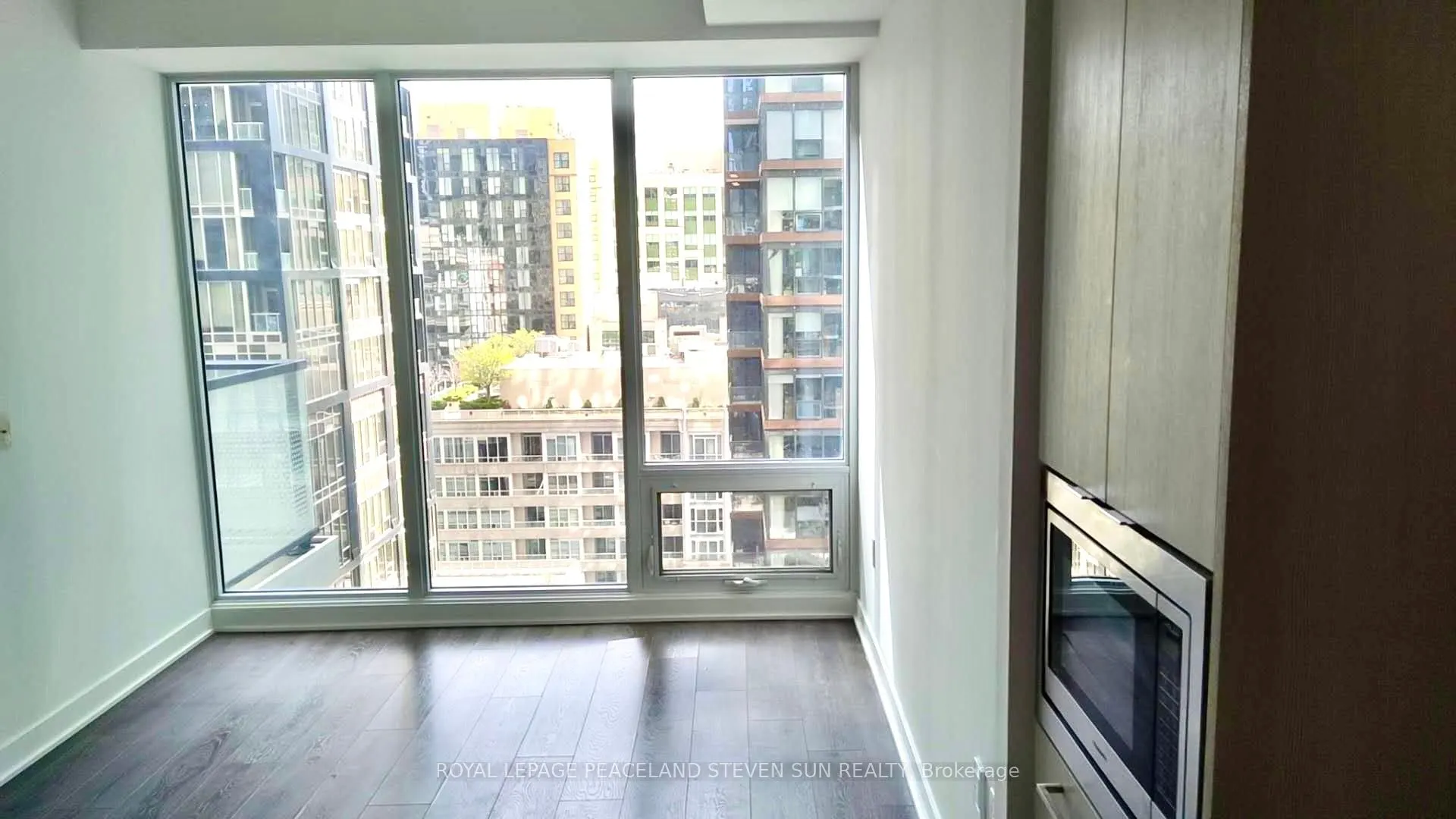 125 Blue Jays Way, #1701