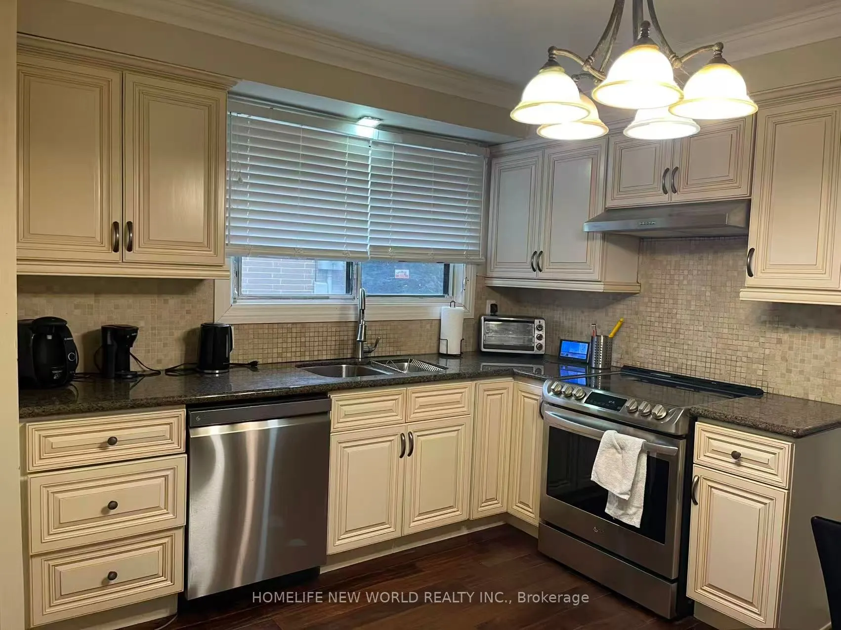 123 Combe Avenue, #main
