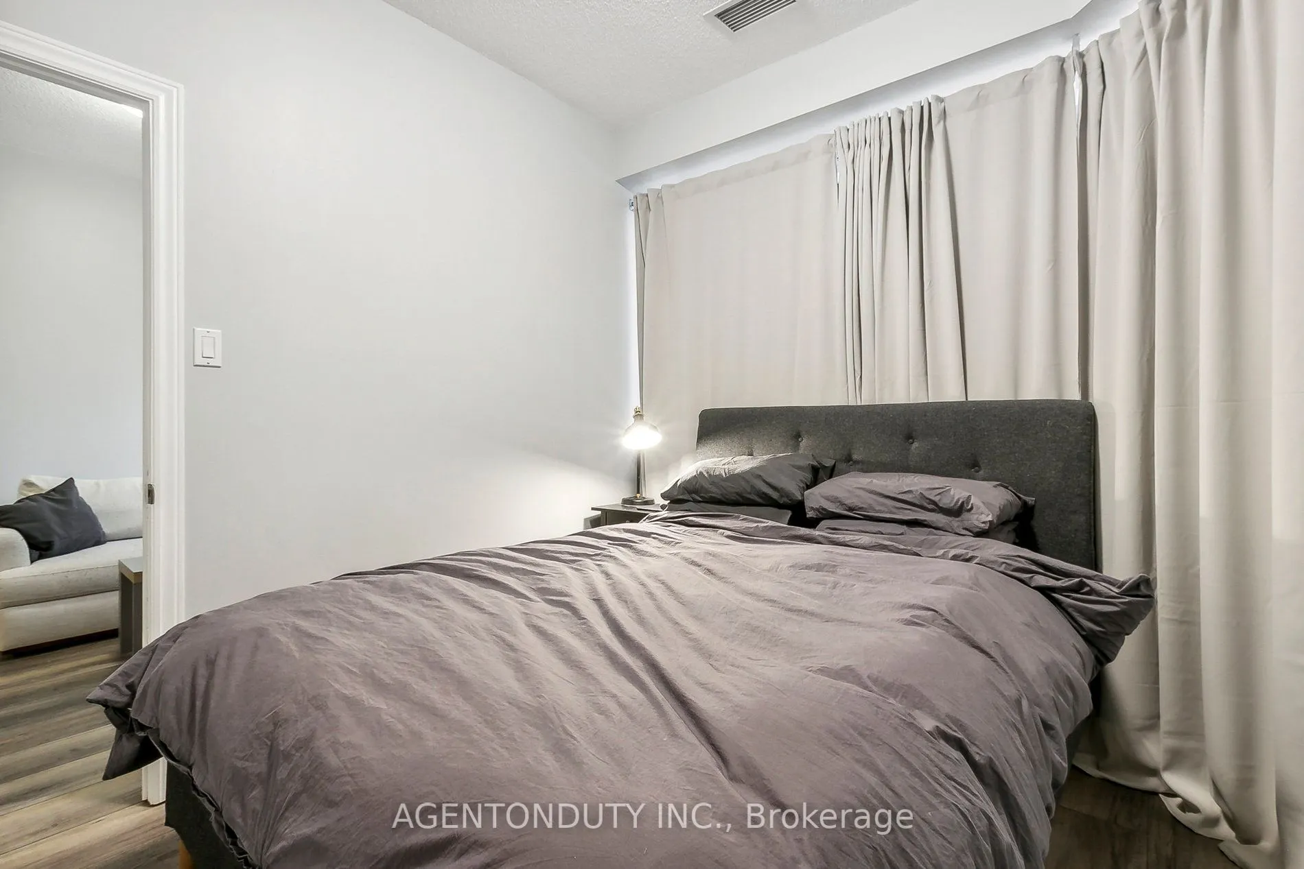 393 King Street W, #708