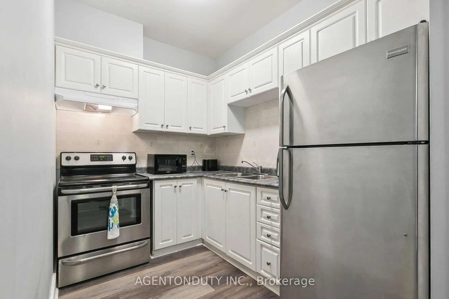 393 King Street W, #708