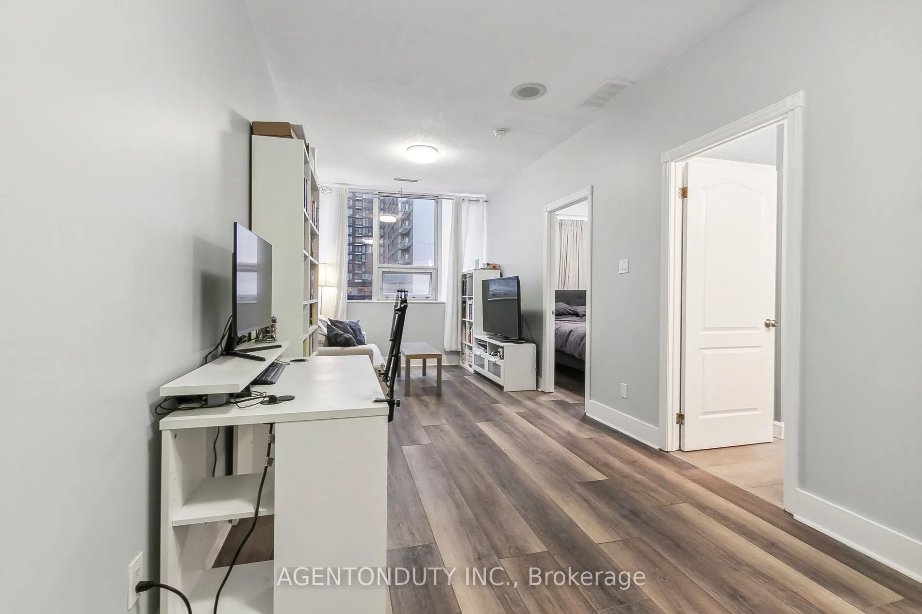 393 King Street W, #708