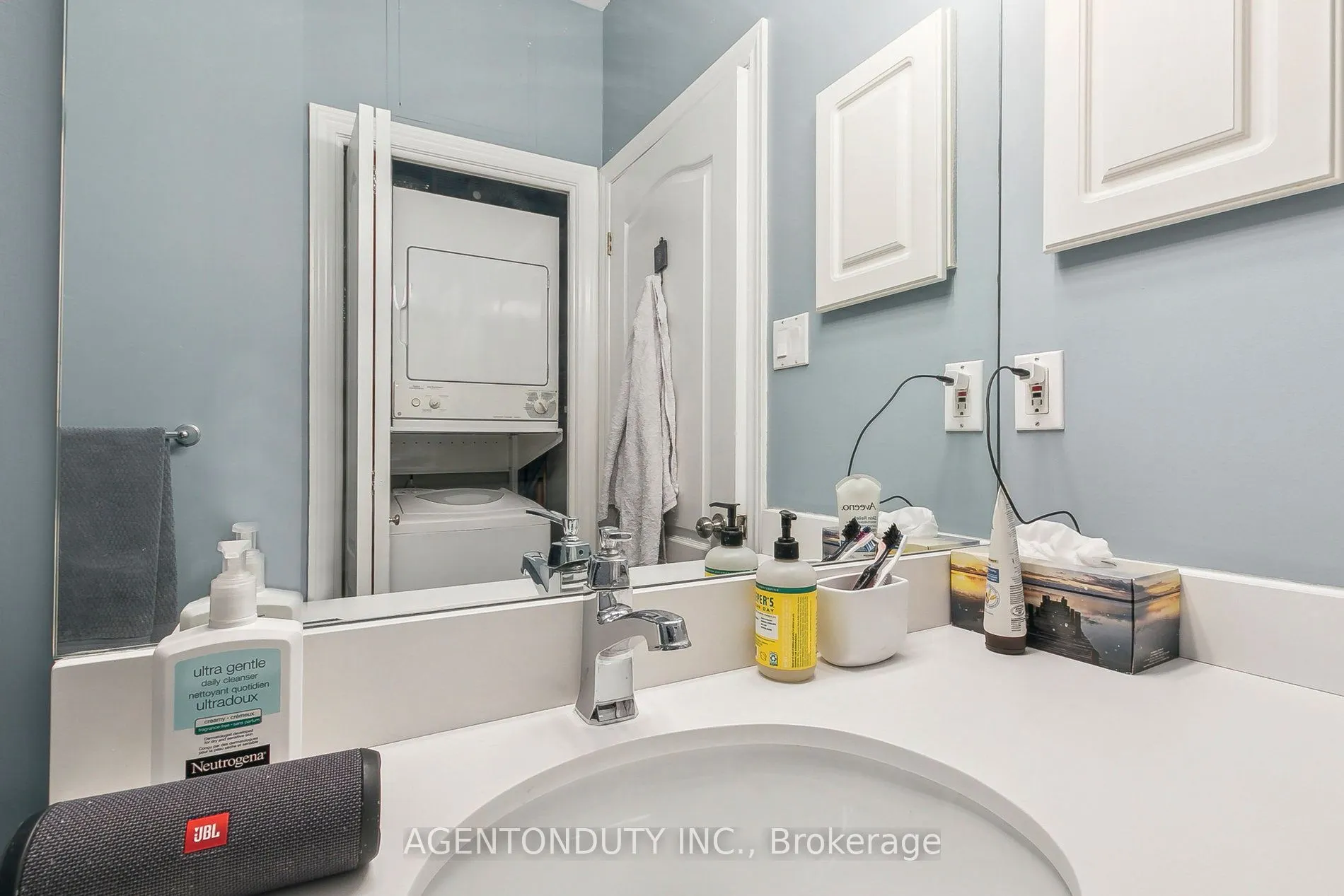 393 King Street W, #708