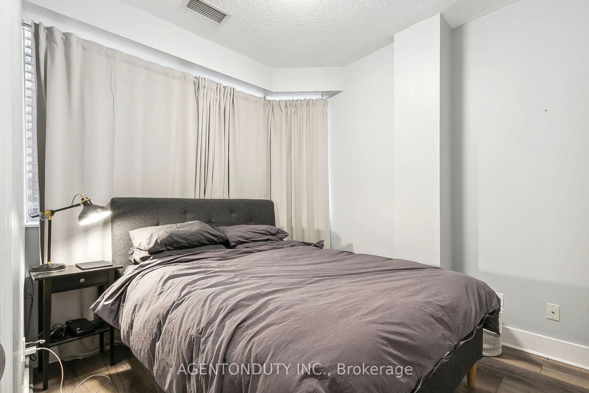 393 King Street W, #708