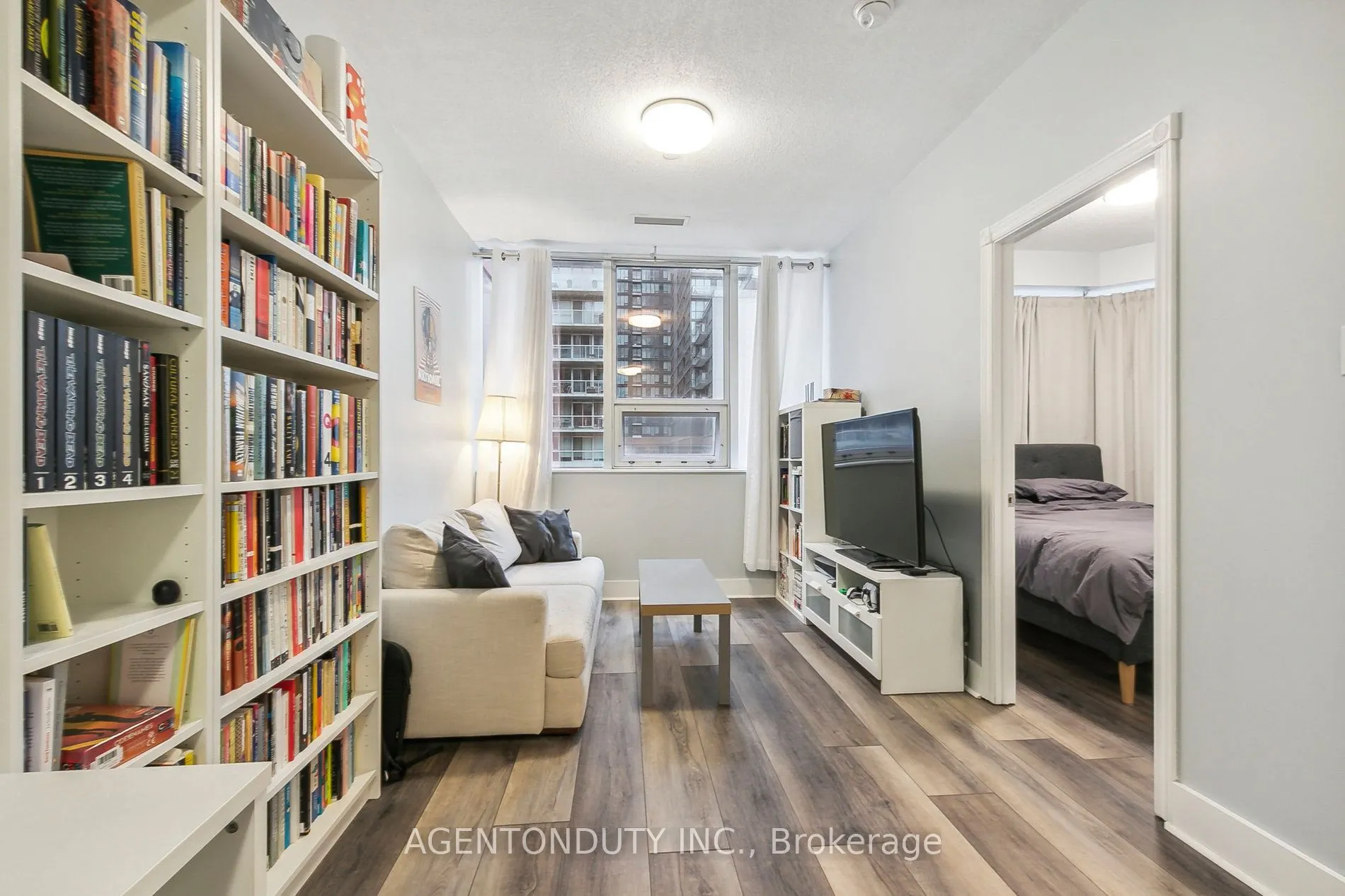 393 King Street W, #708