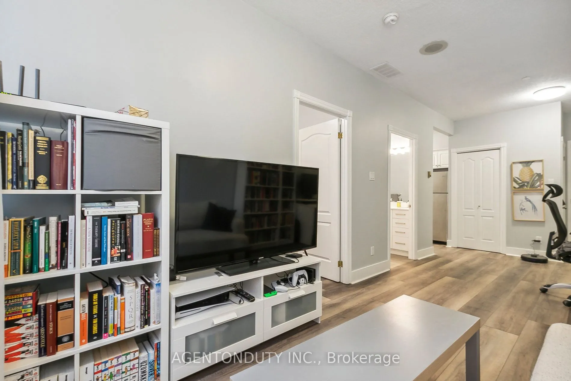 393 King Street W, #708
