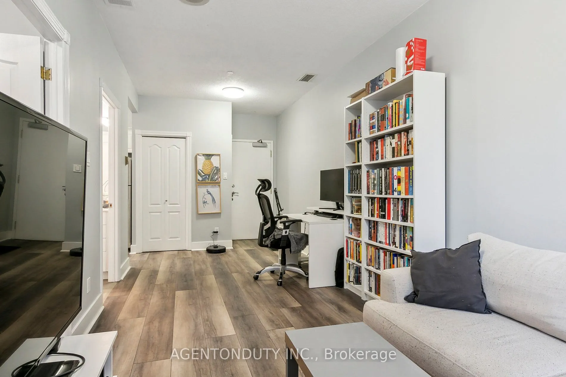 393 King Street W, #708
