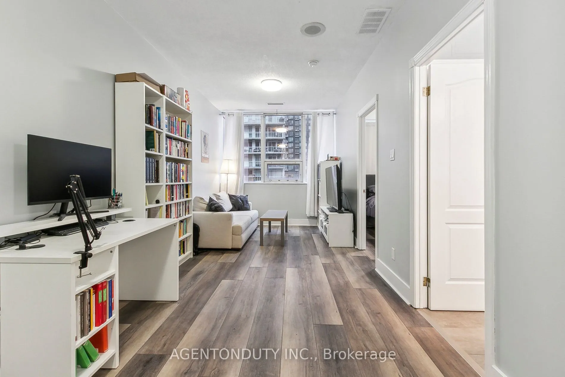 393 King Street W, #708