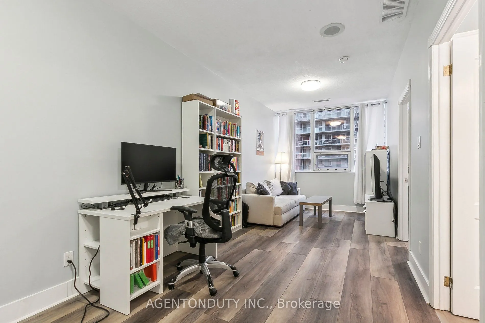393 King Street W, #708