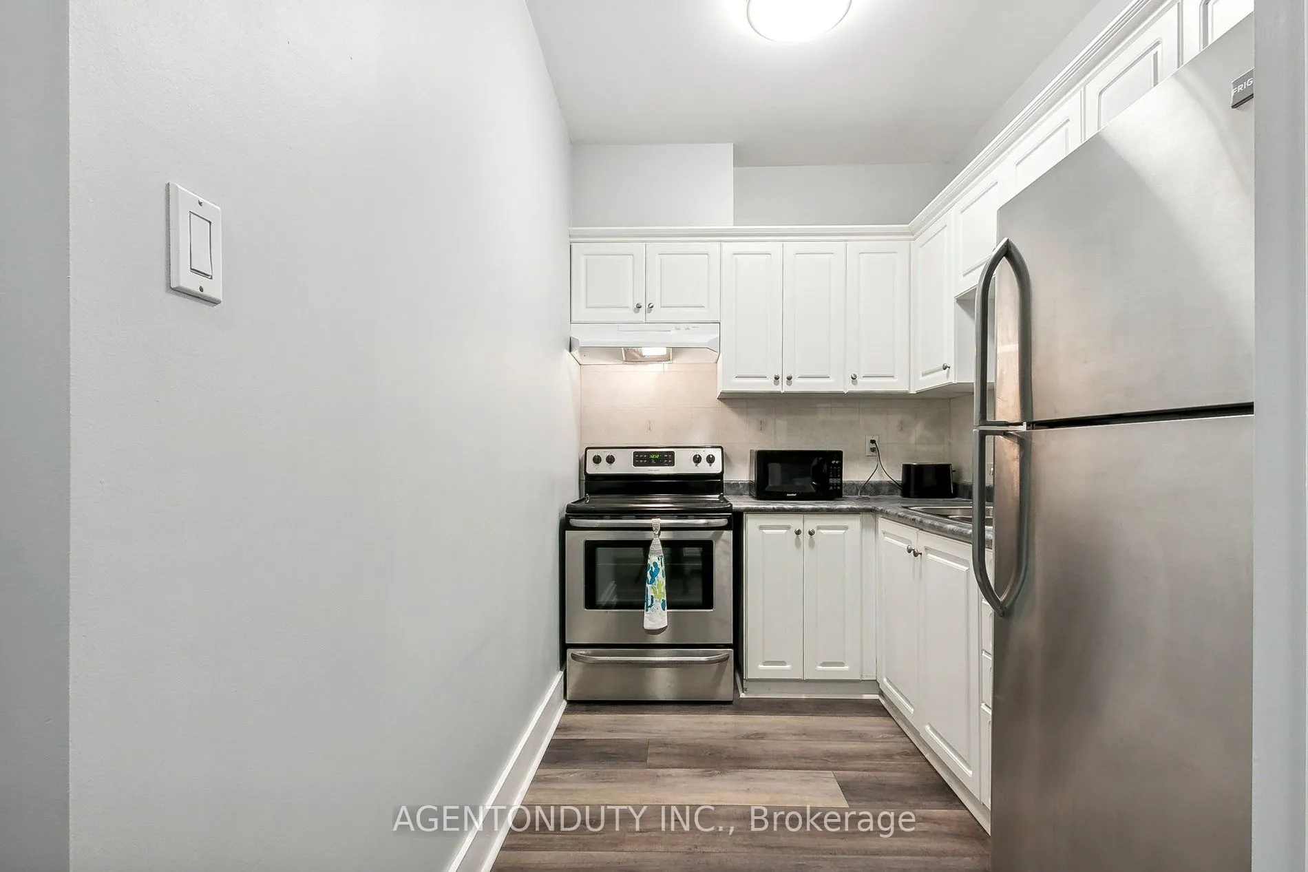 393 King Street W, #708