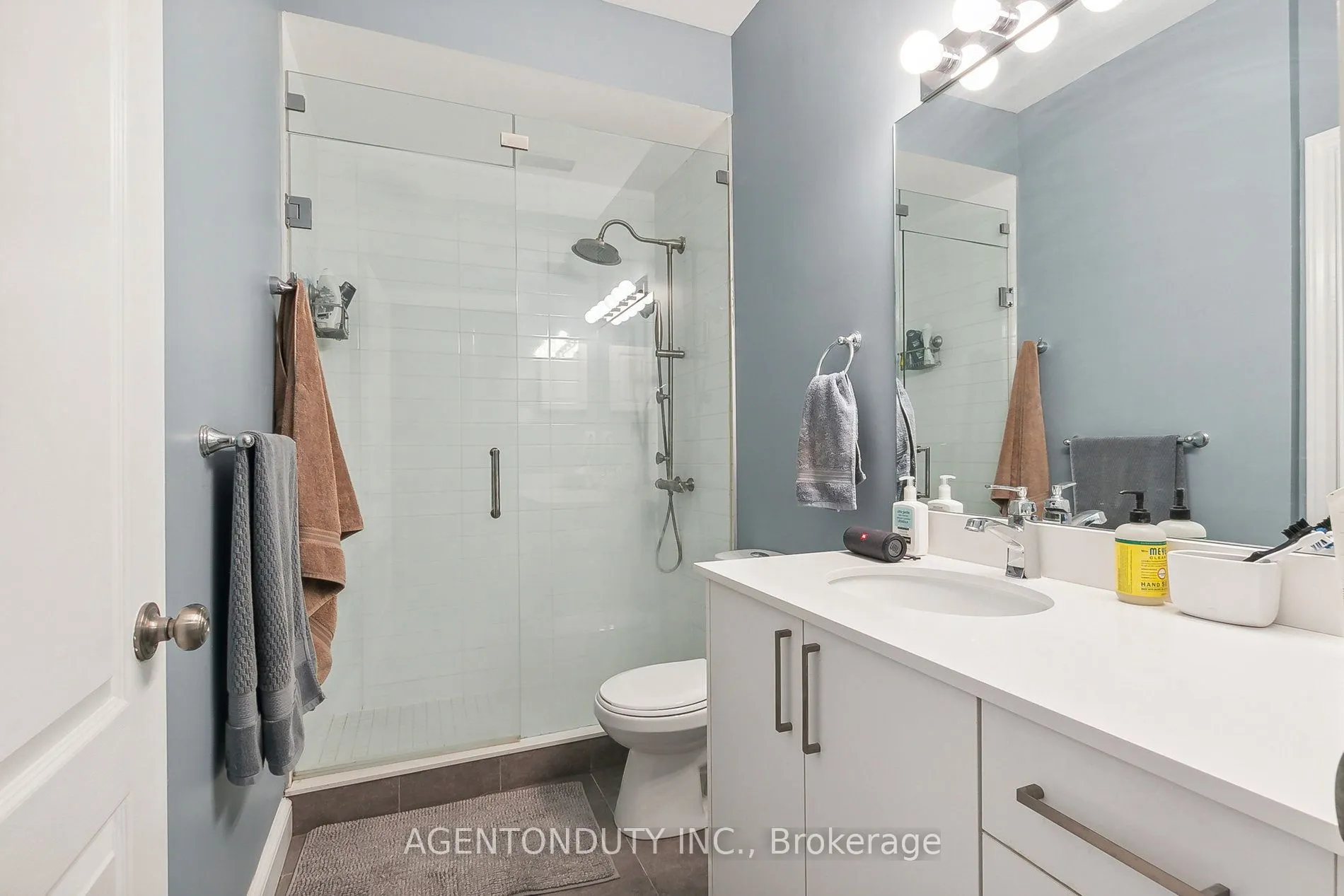 393 King Street W, #708