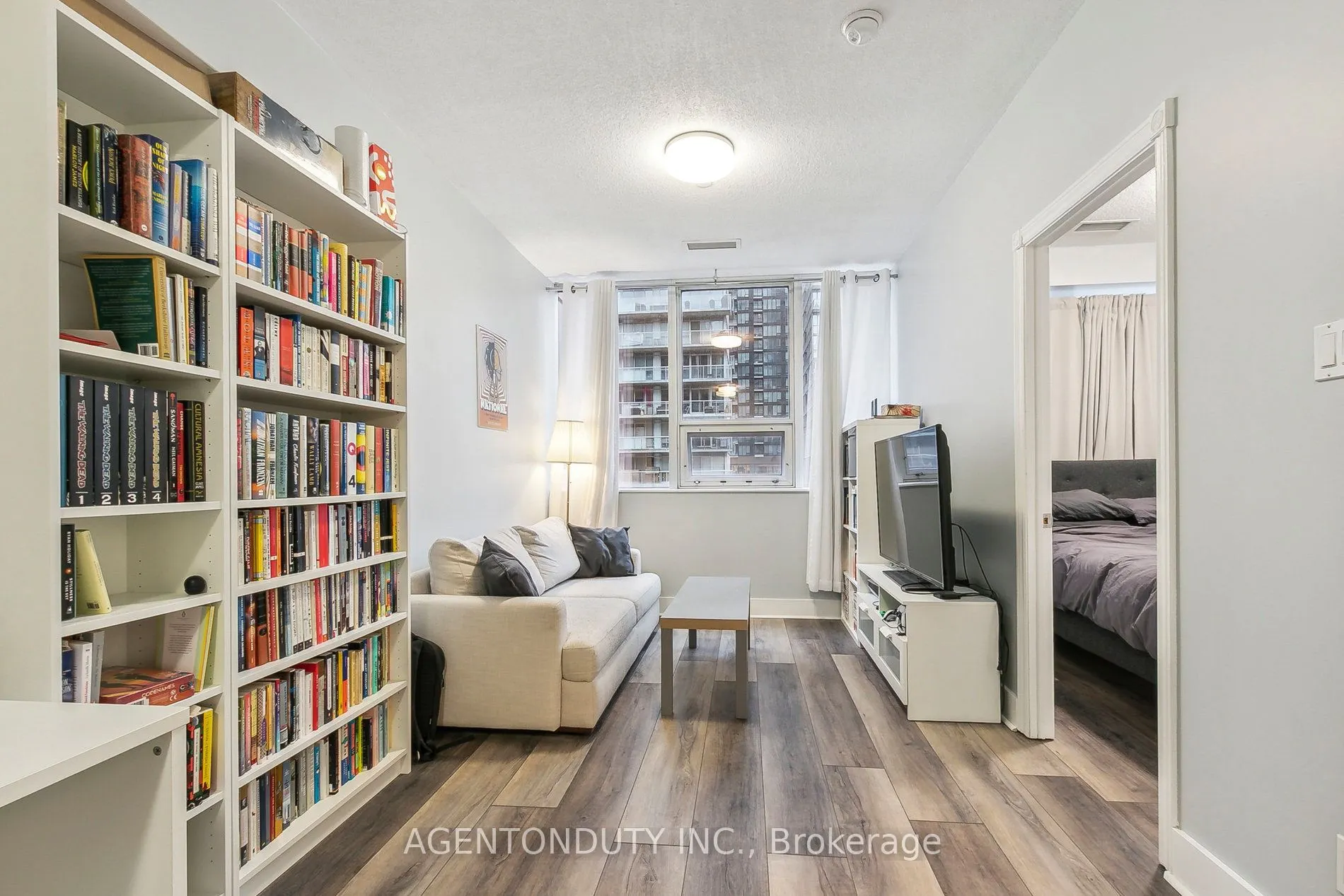 393 King Street W, #708