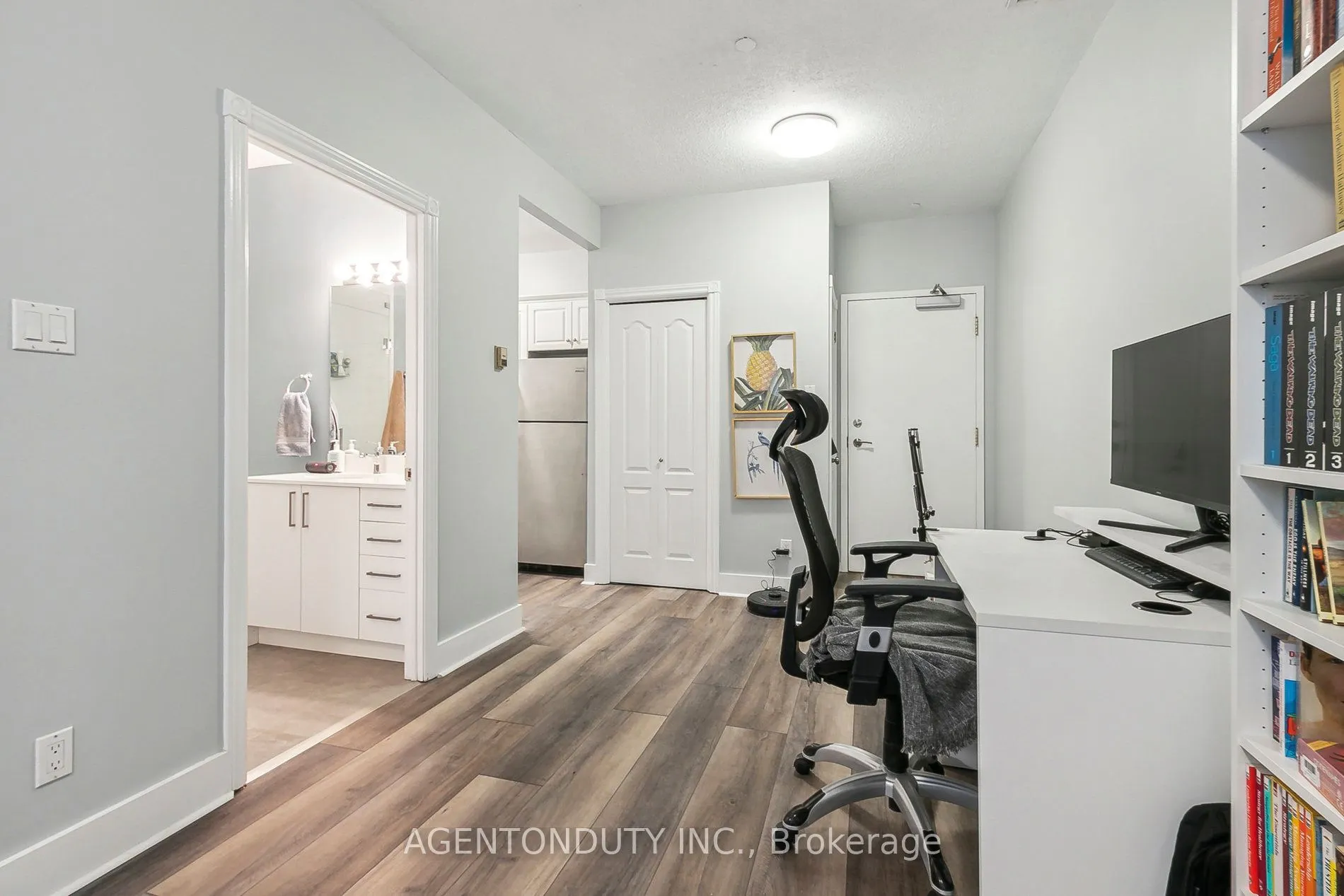 393 King Street W, #708
