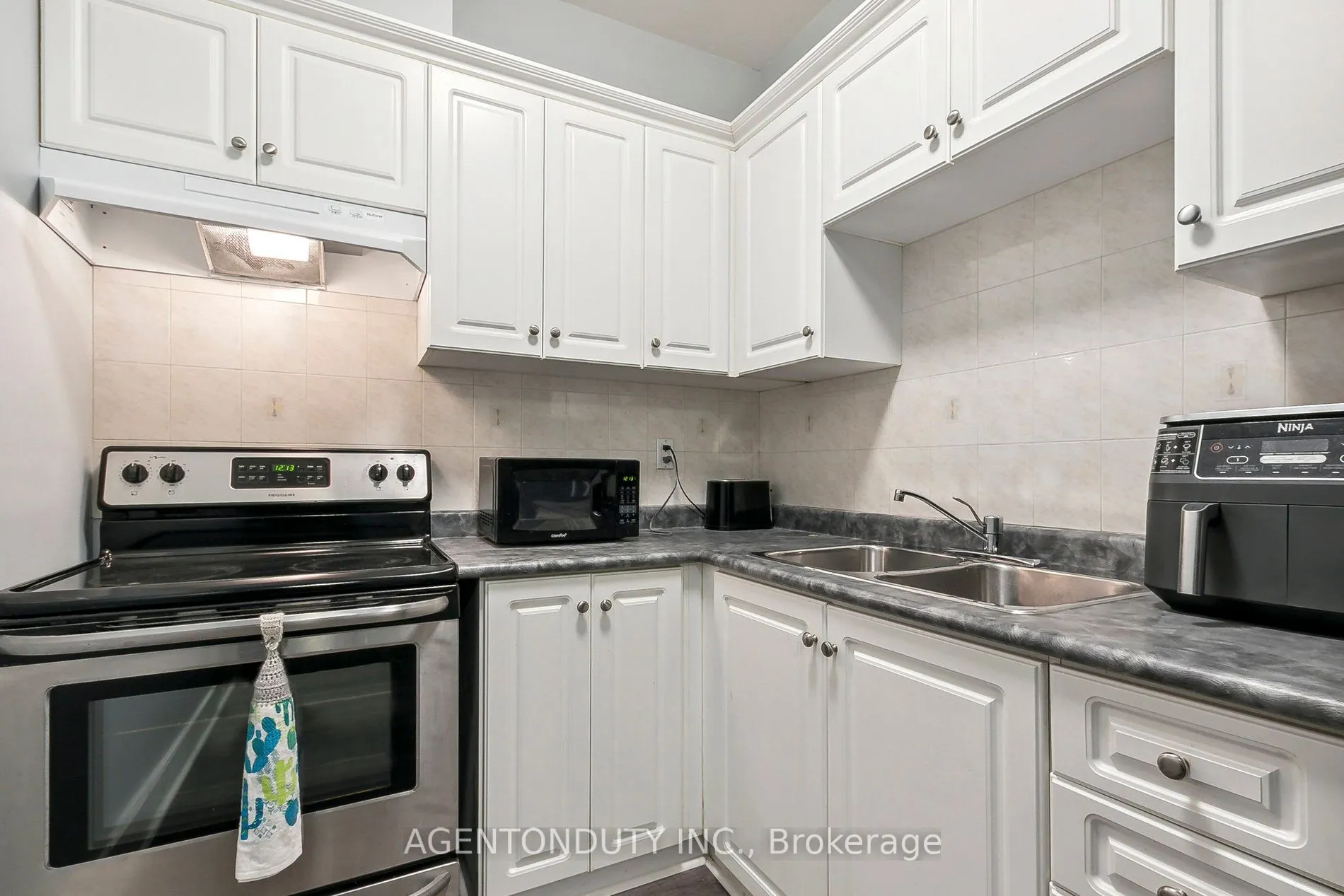 393 King Street W, #708