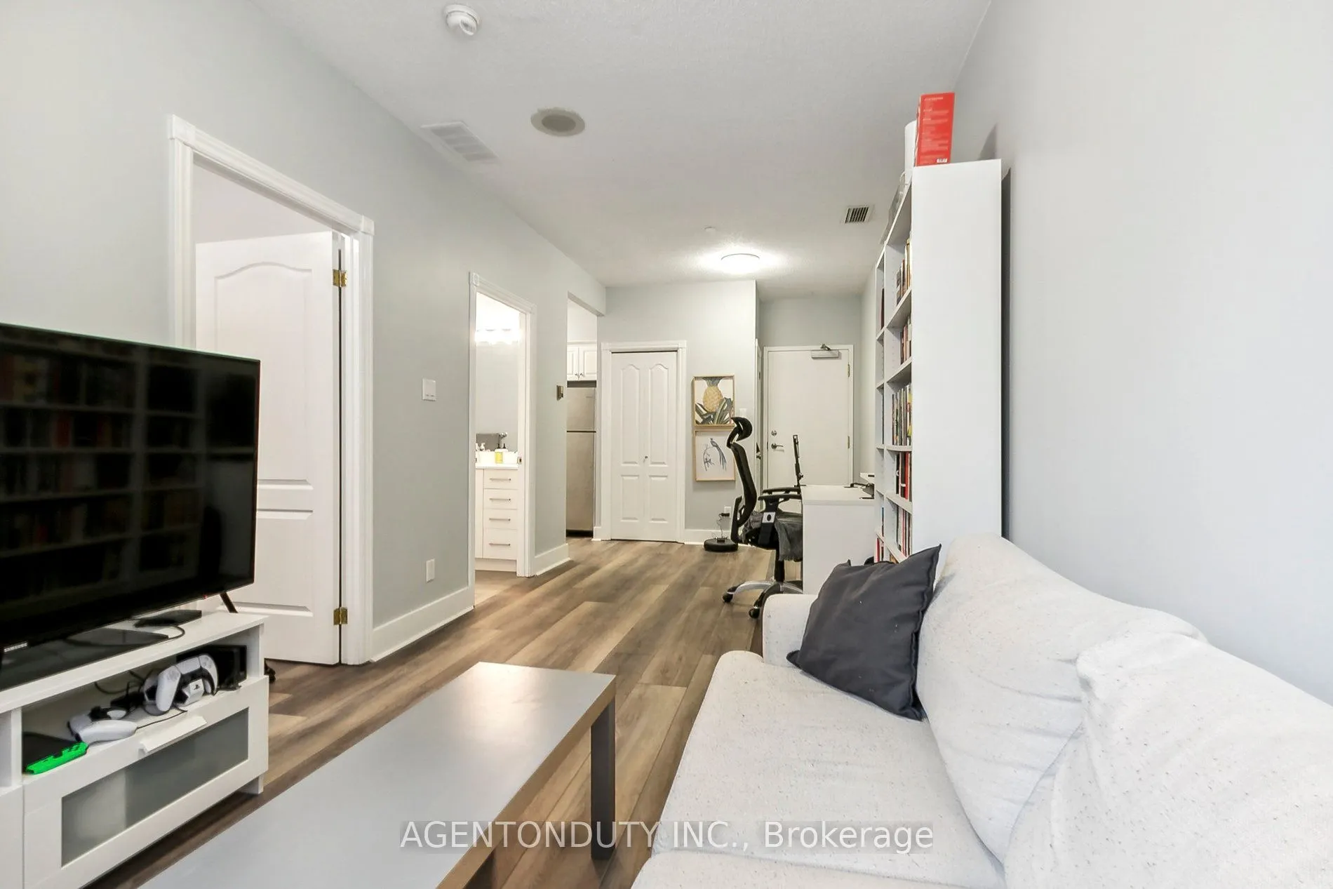 393 King Street W, #708