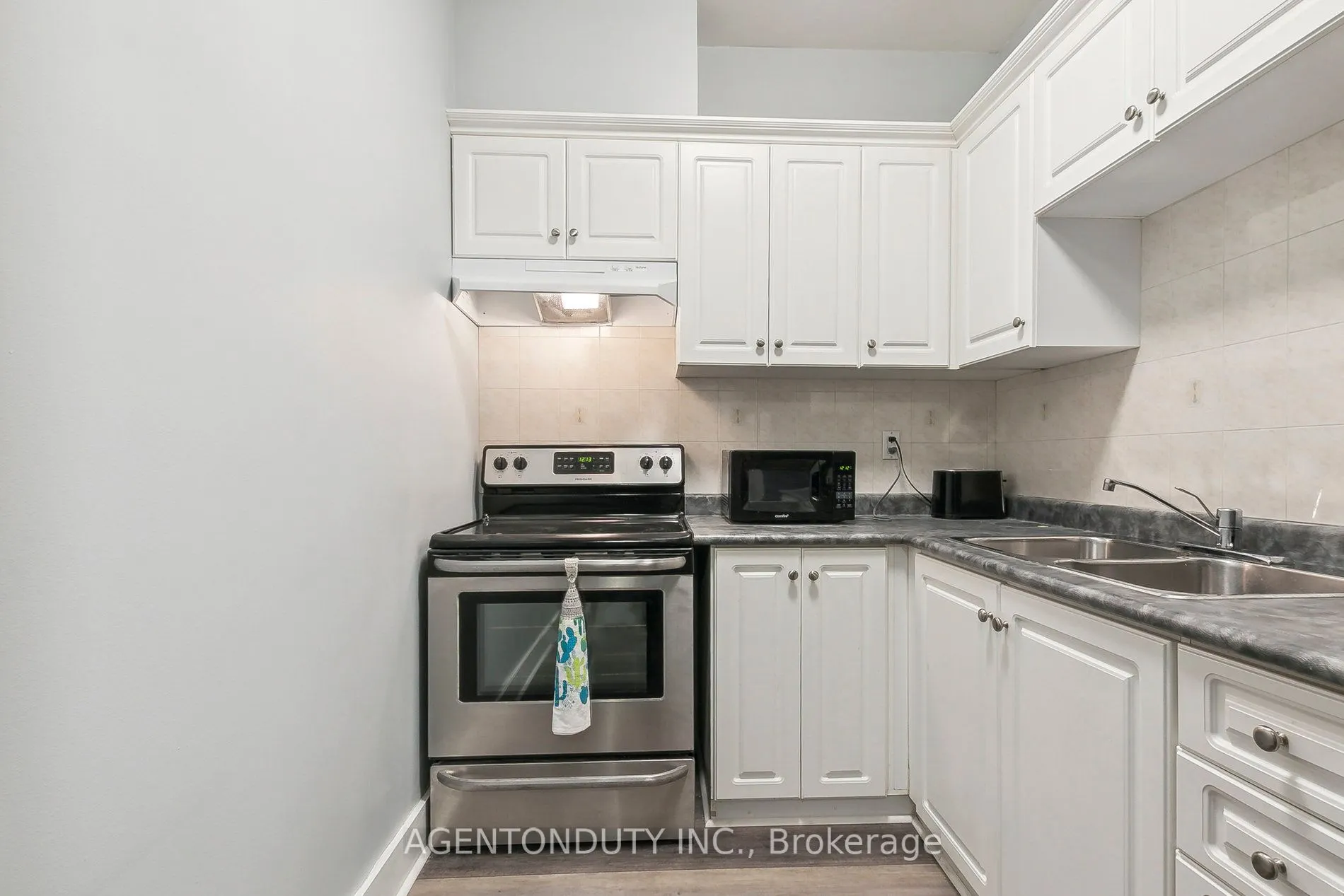 393 King Street W, #708