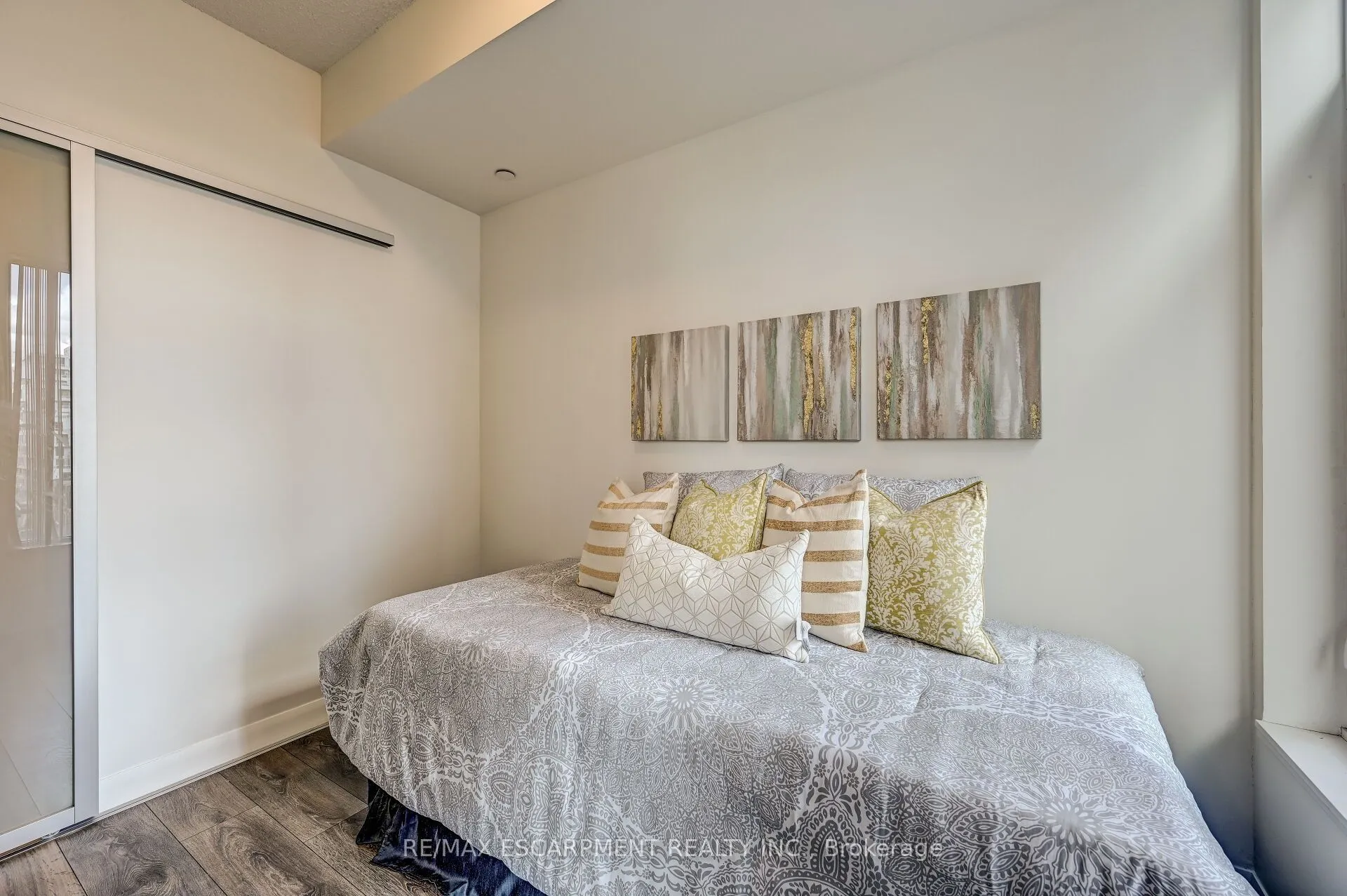 435 Richmond Street W, #714
