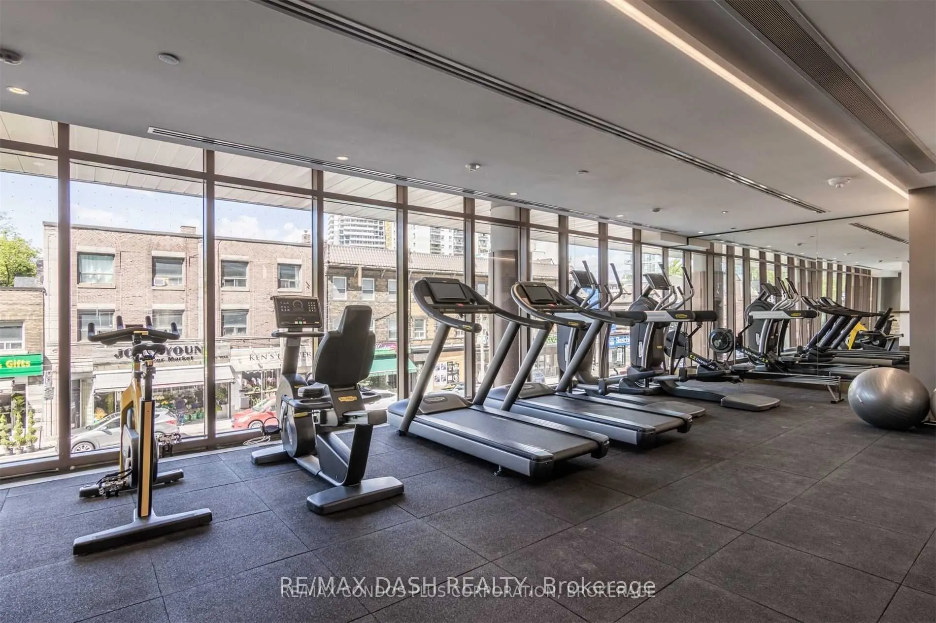 151 Avenue Road, #806