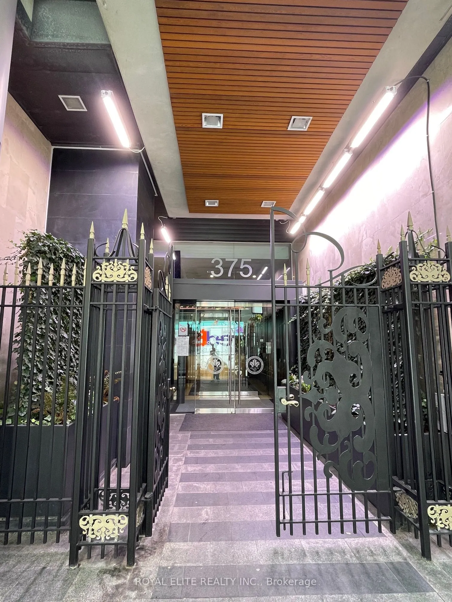 375 King Street W, #2708