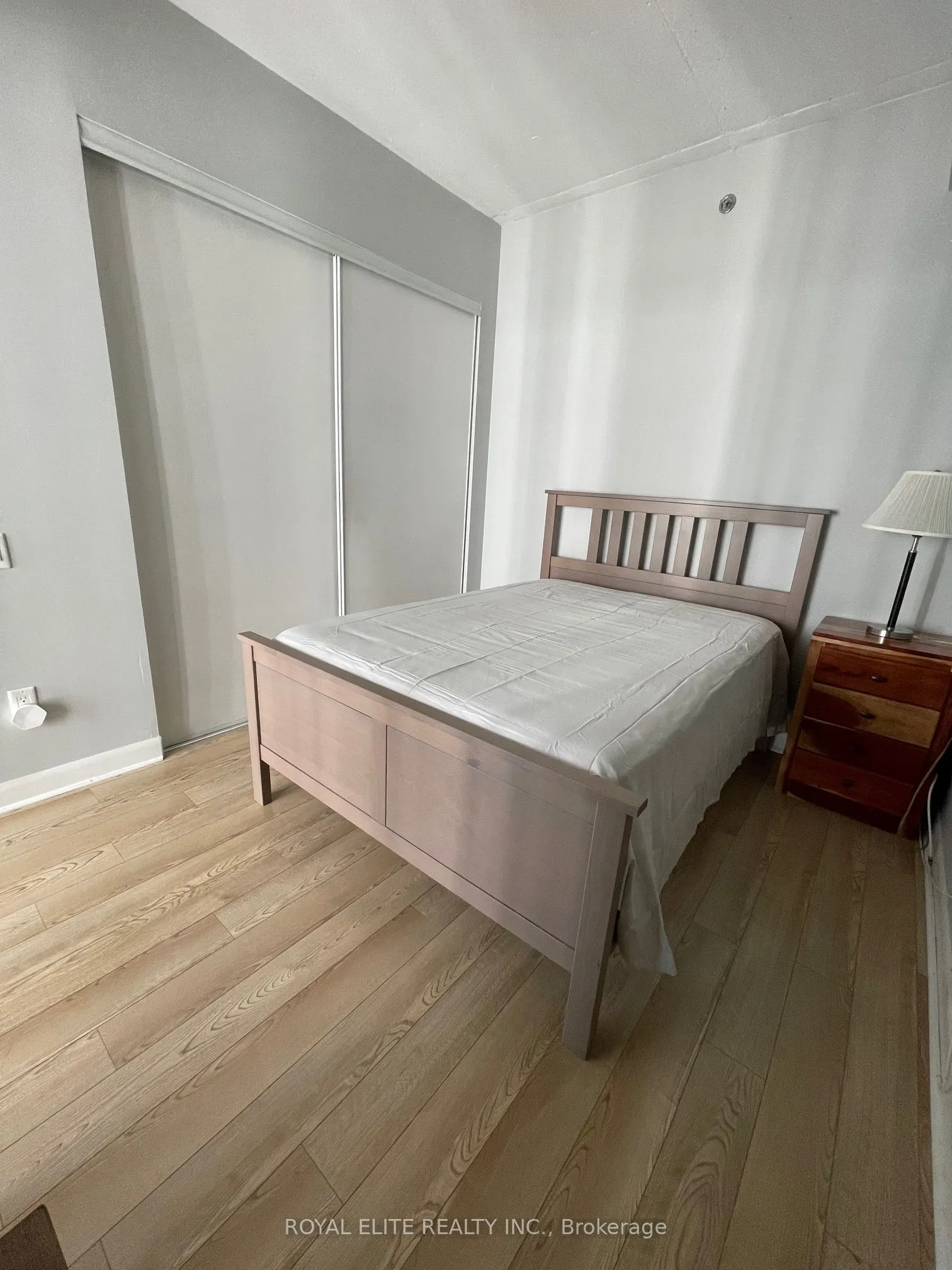 375 King Street W, #2708