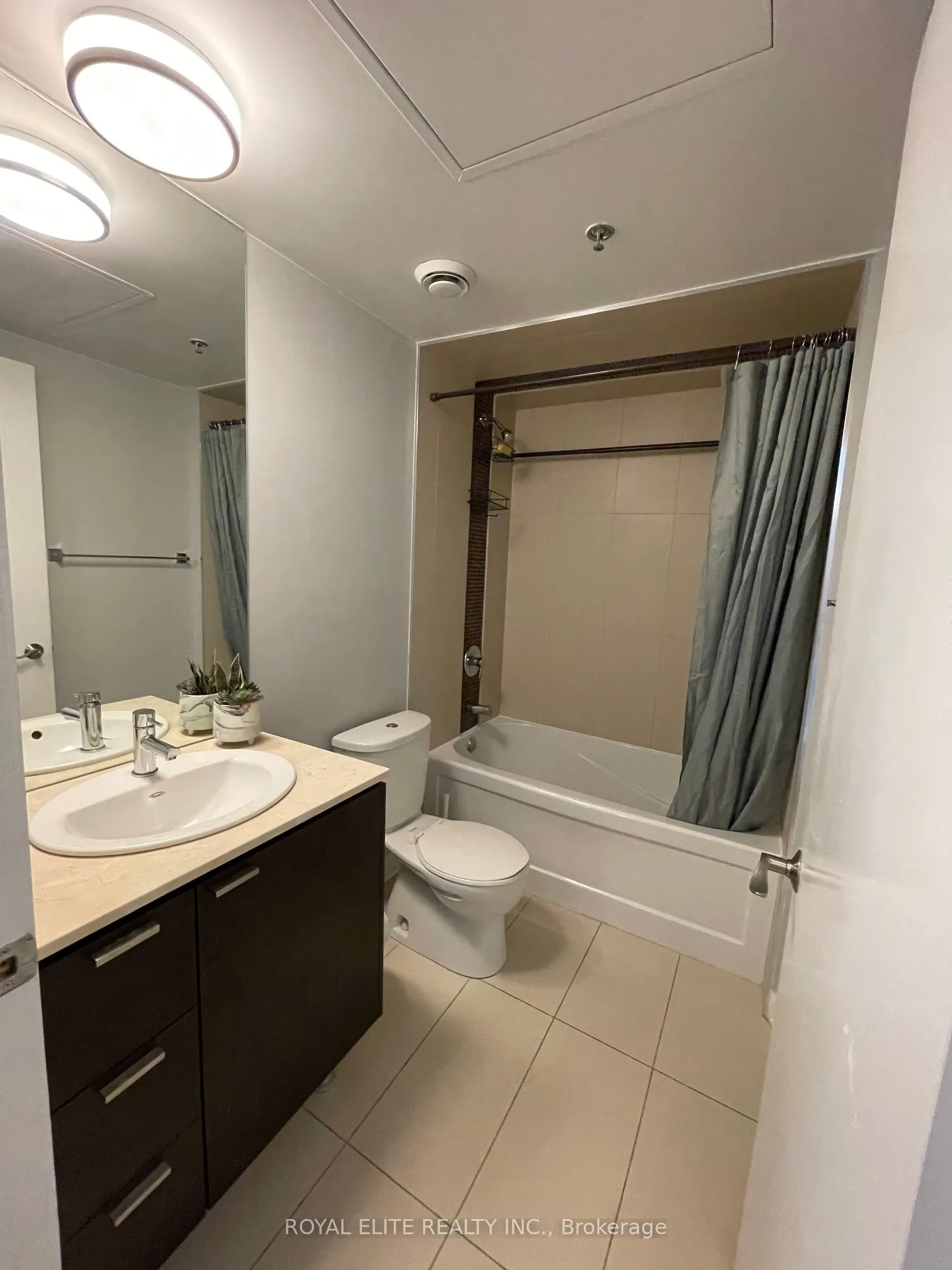 375 King Street W, #2708