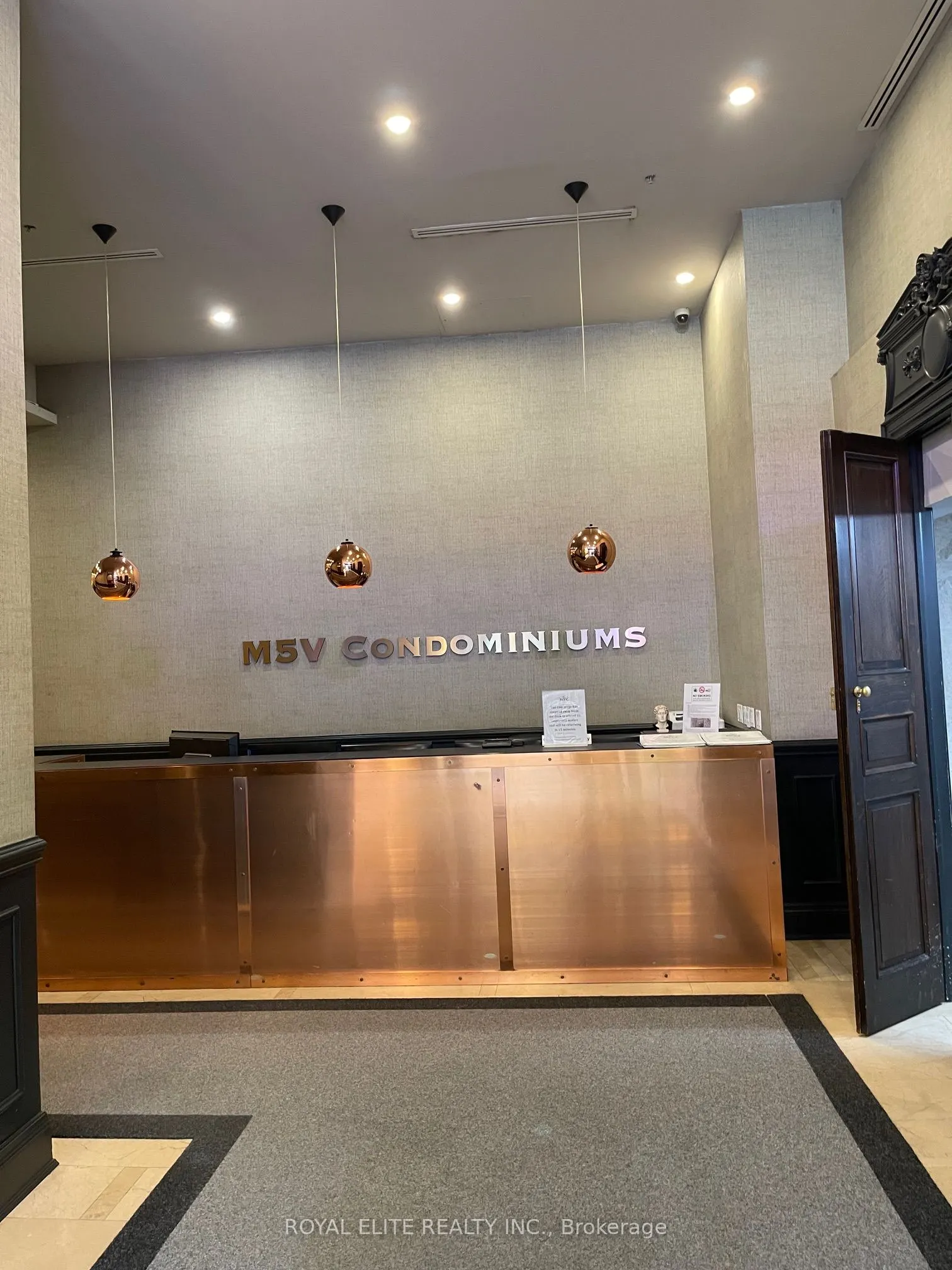 375 King Street W, #2708