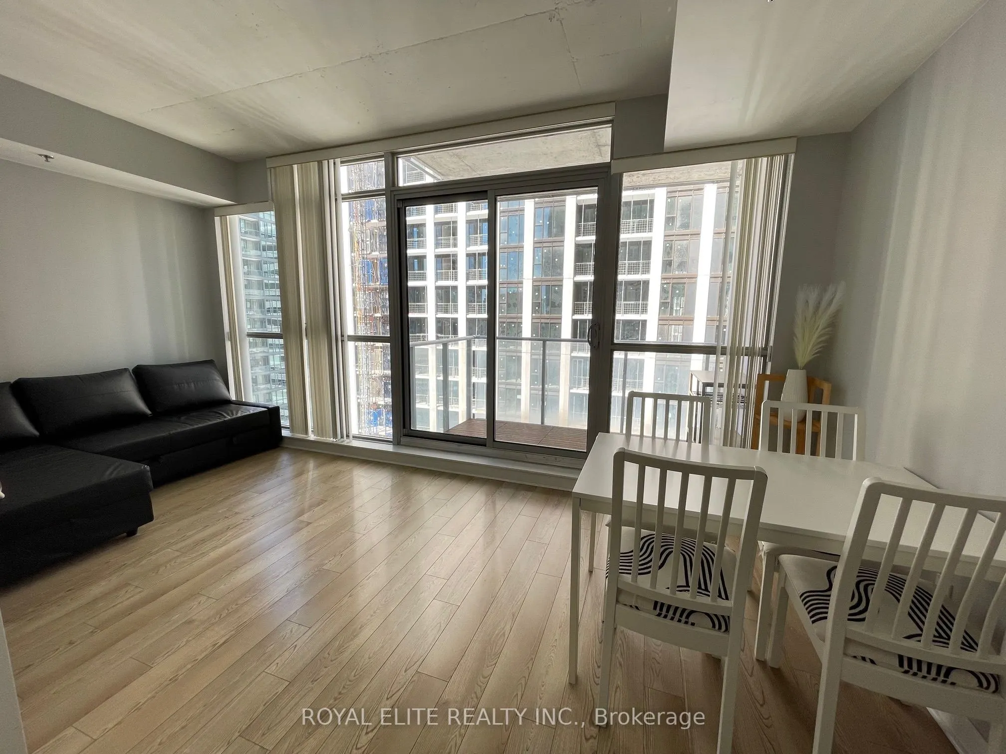 375 King Street W, #2708