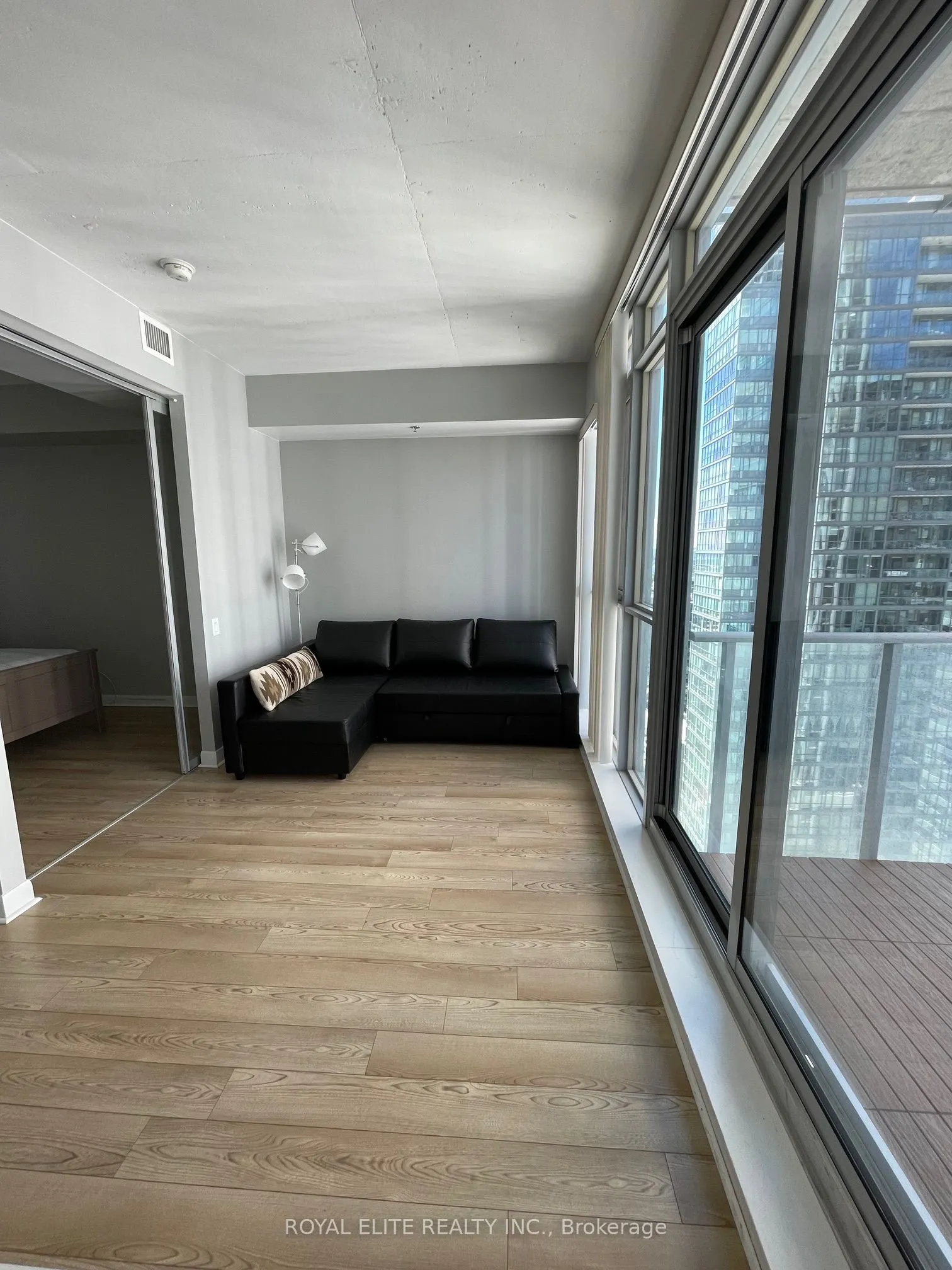 375 King Street W, #2708