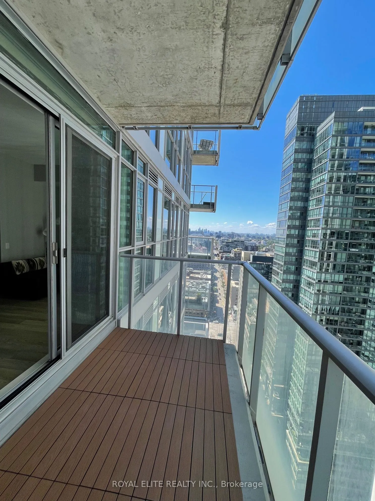375 King Street W, #2708