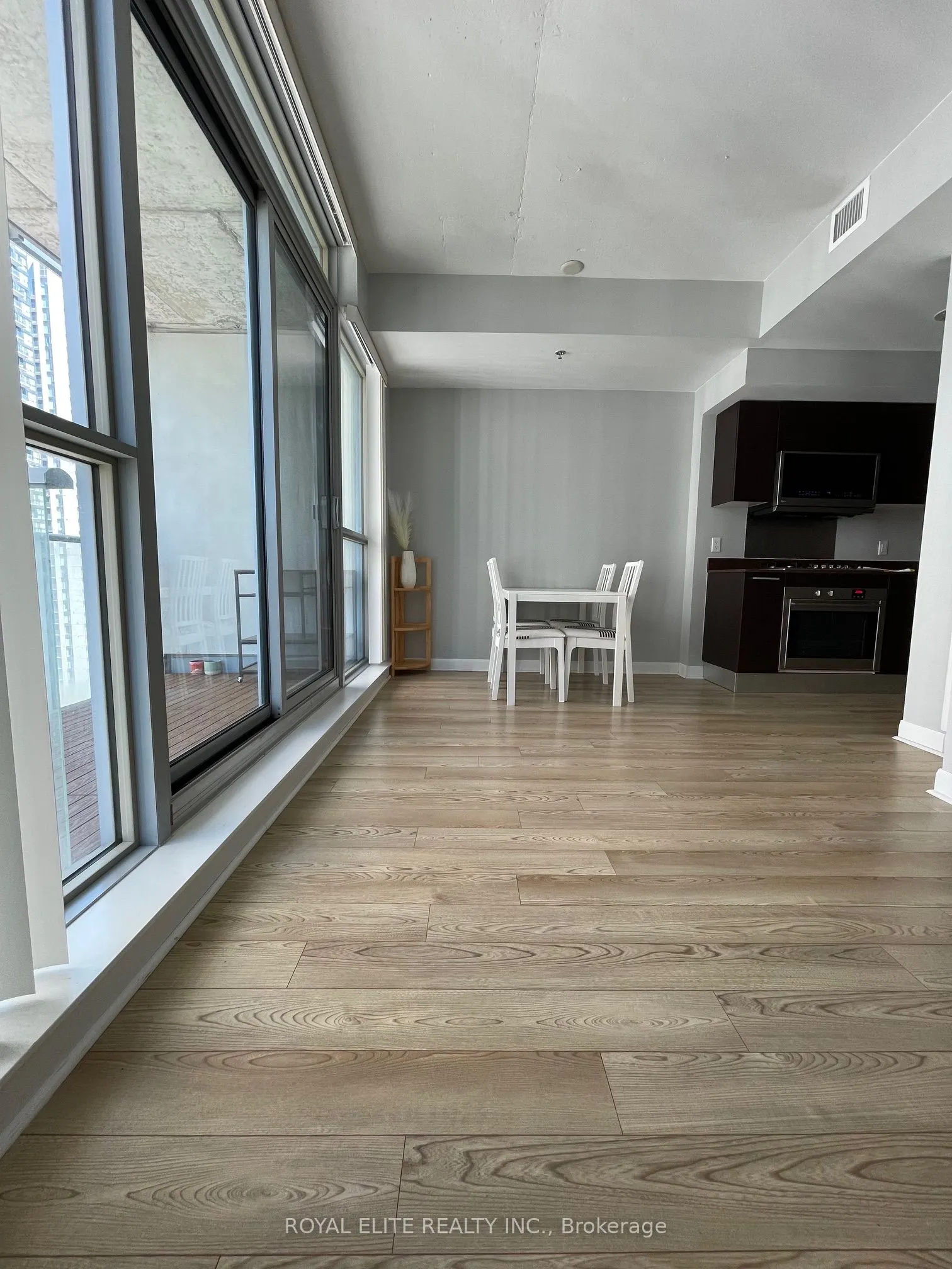 375 King Street W, #2708