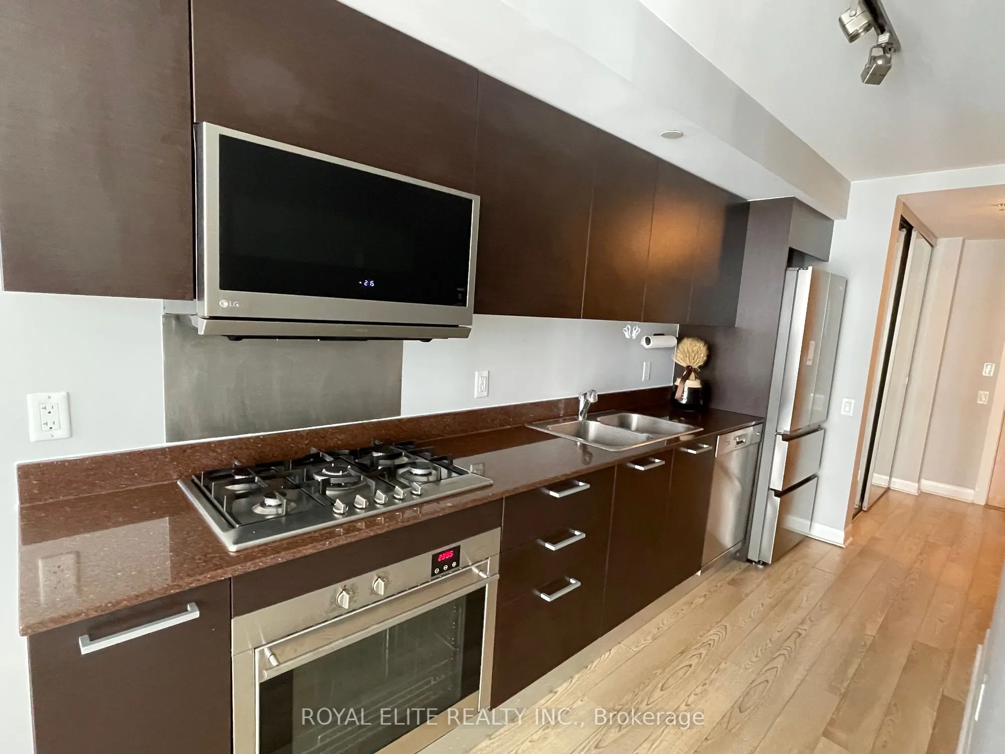 375 King Street W, #2708