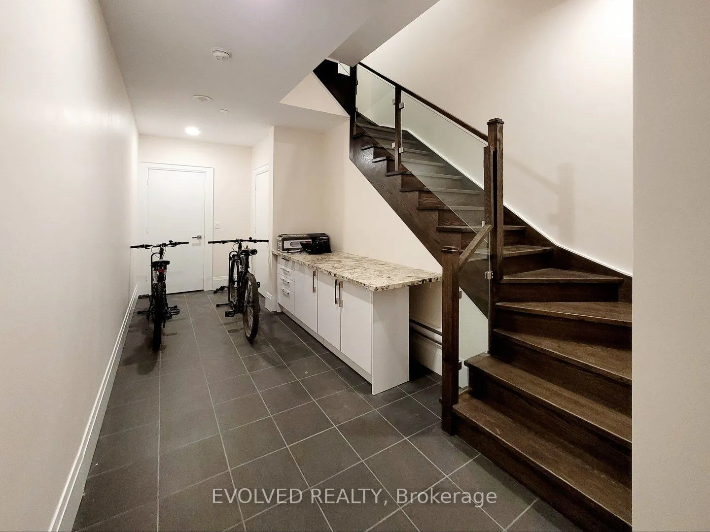 29 Queens Quay E, #110