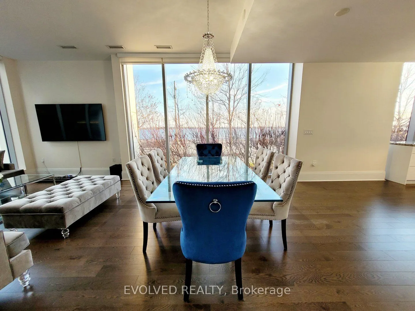 29 Queens Quay E, #110