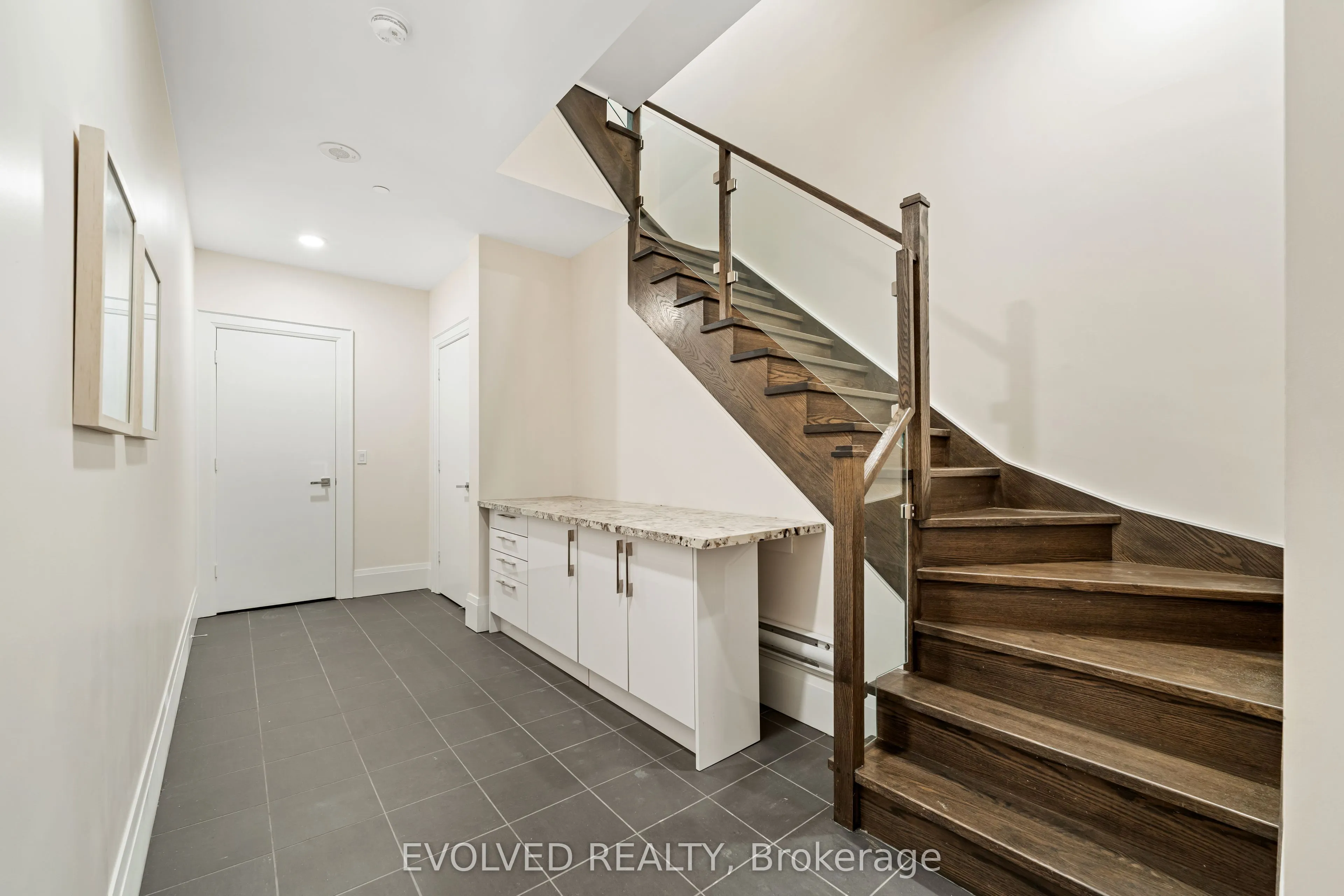 29 Queens Quay E, #110