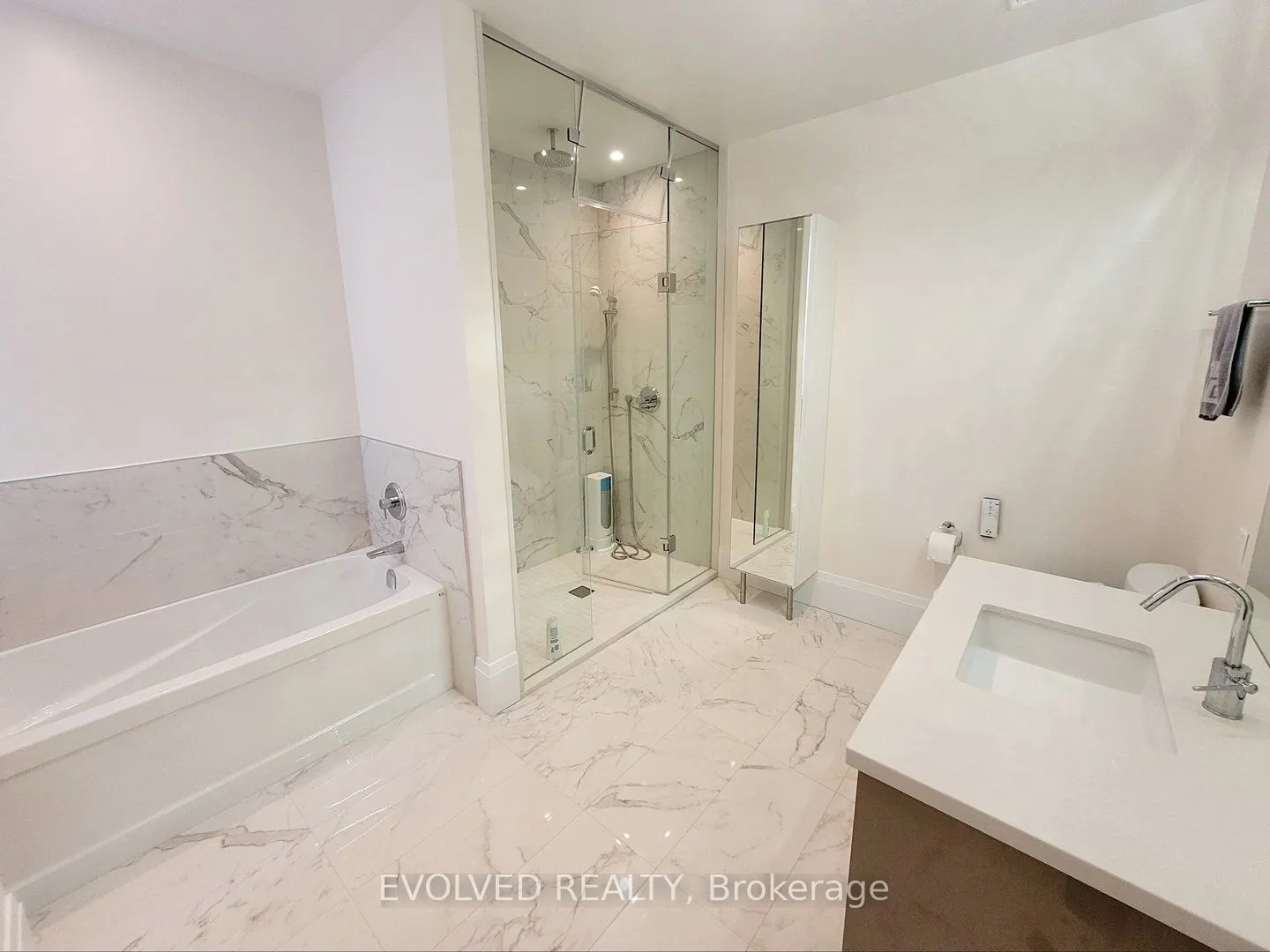 29 Queens Quay E, #110