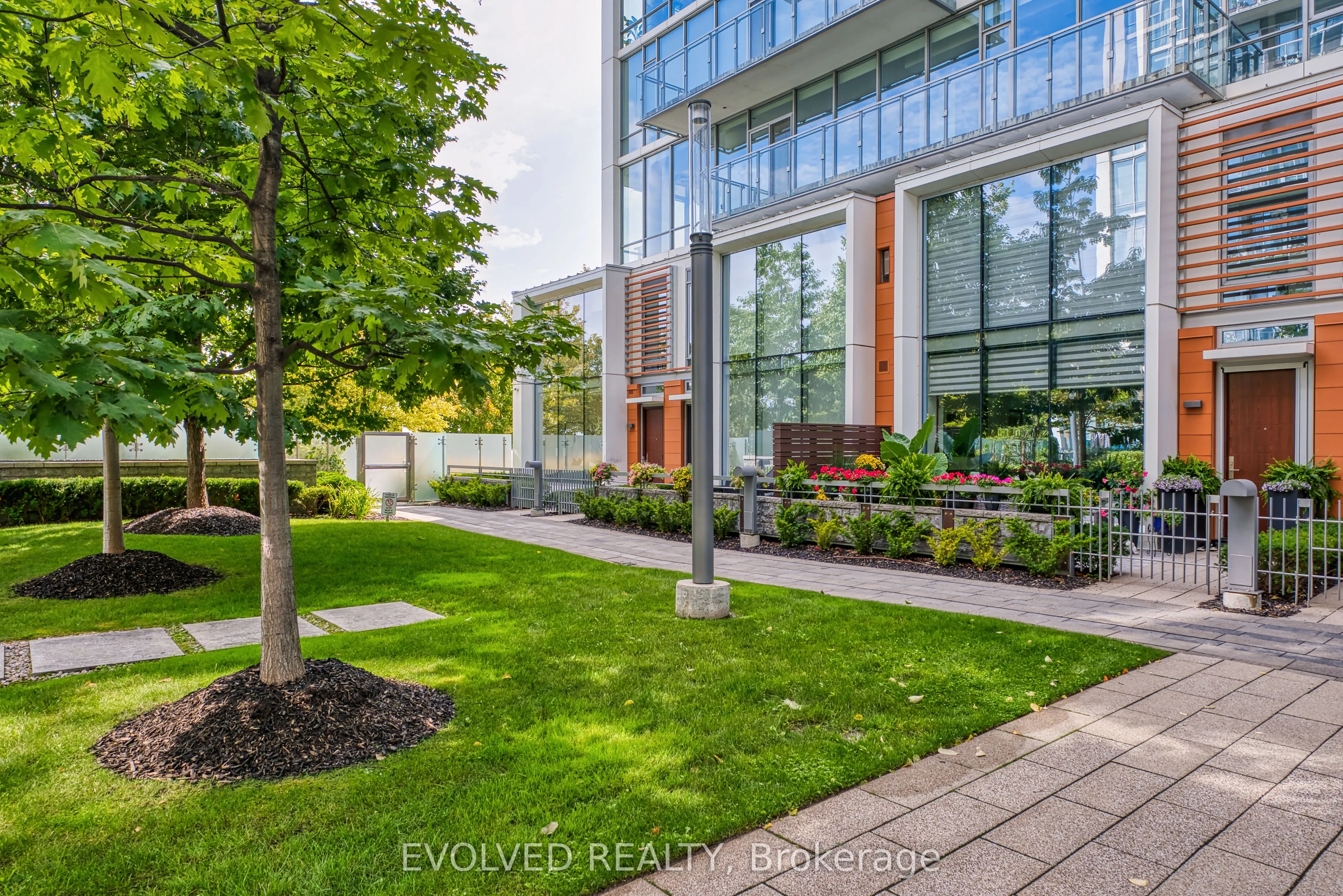 29 Queens Quay E, #110
