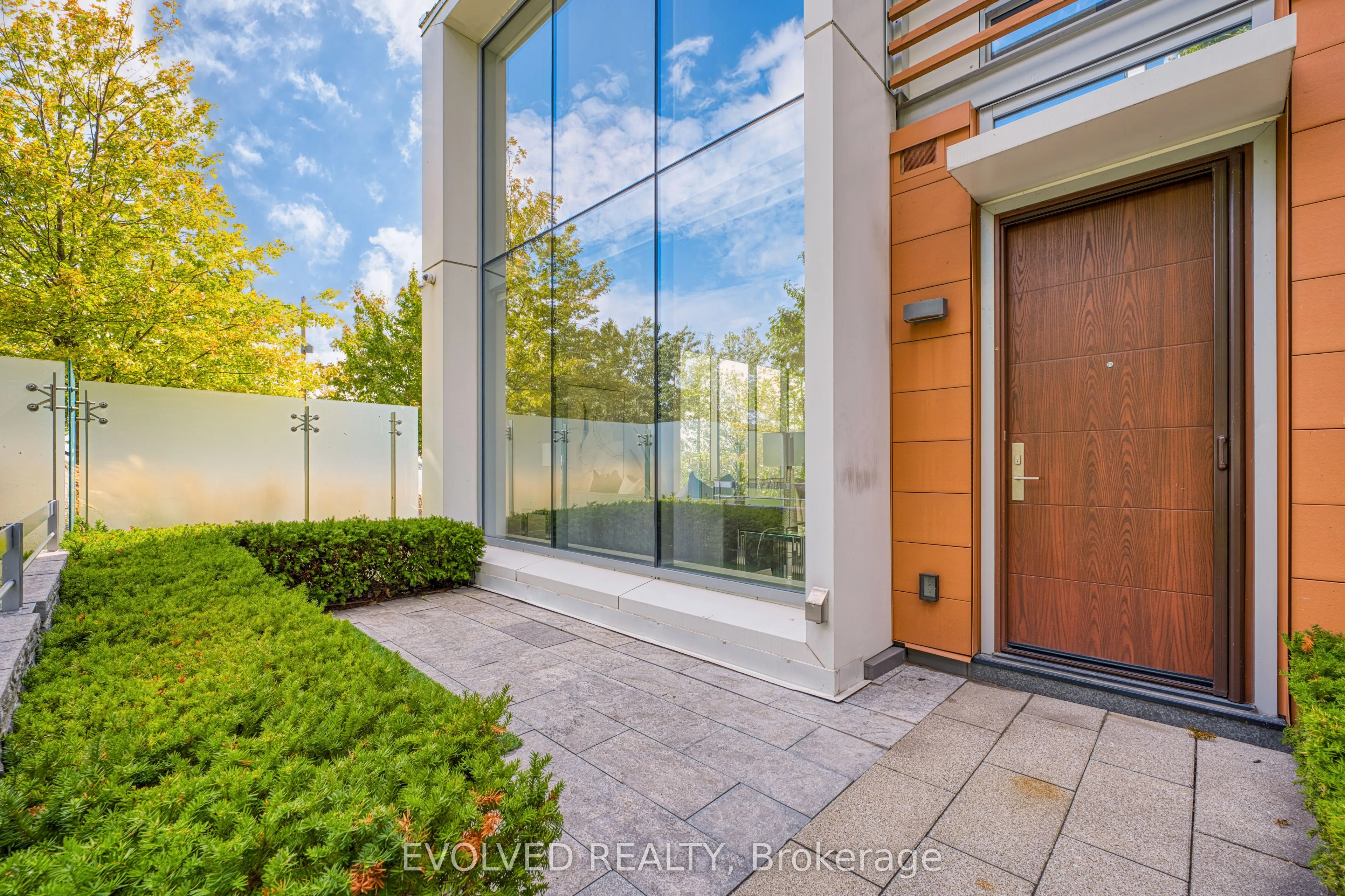 29 Queens Quay E, #110