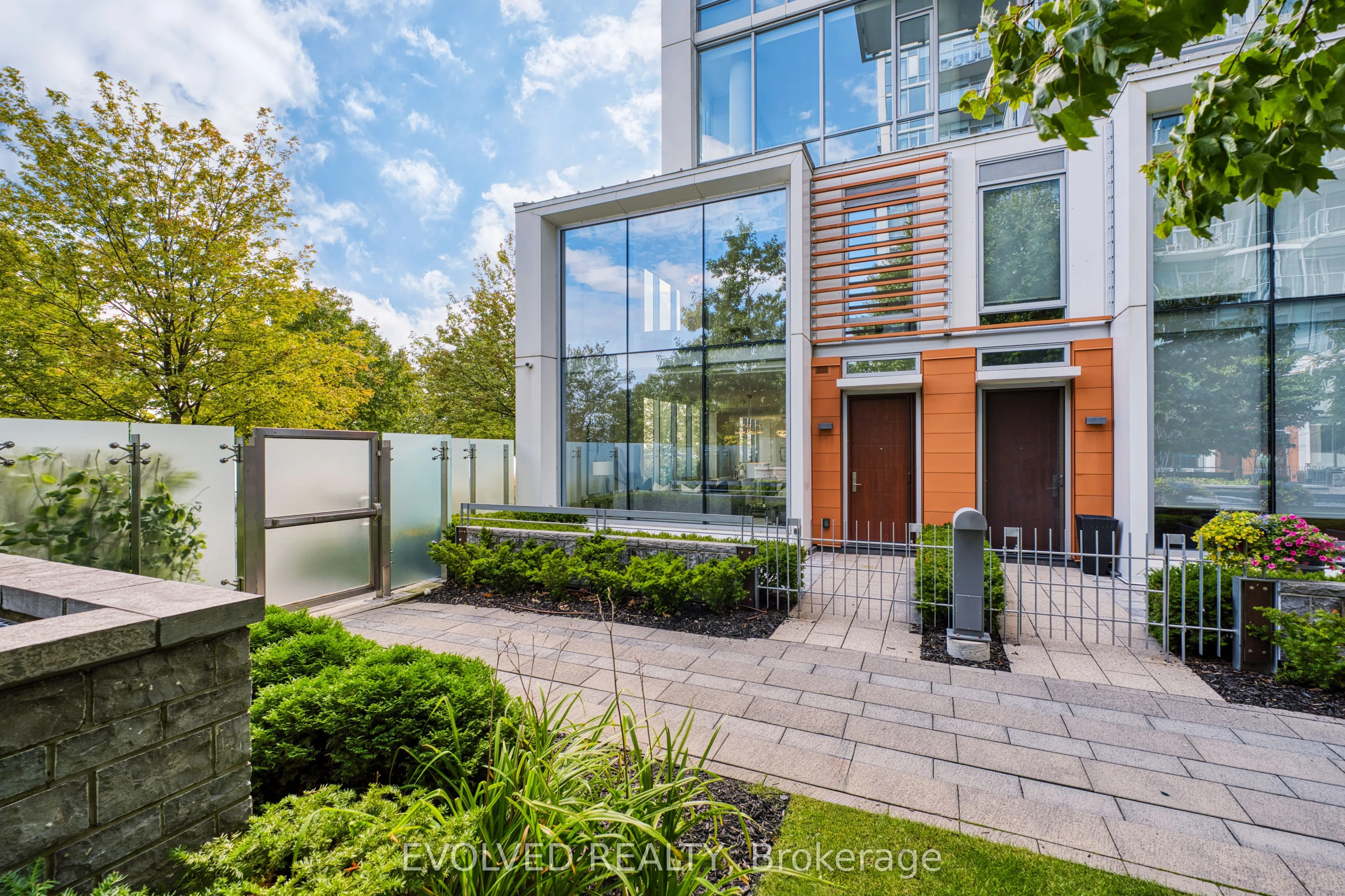 29 Queens Quay E, #110