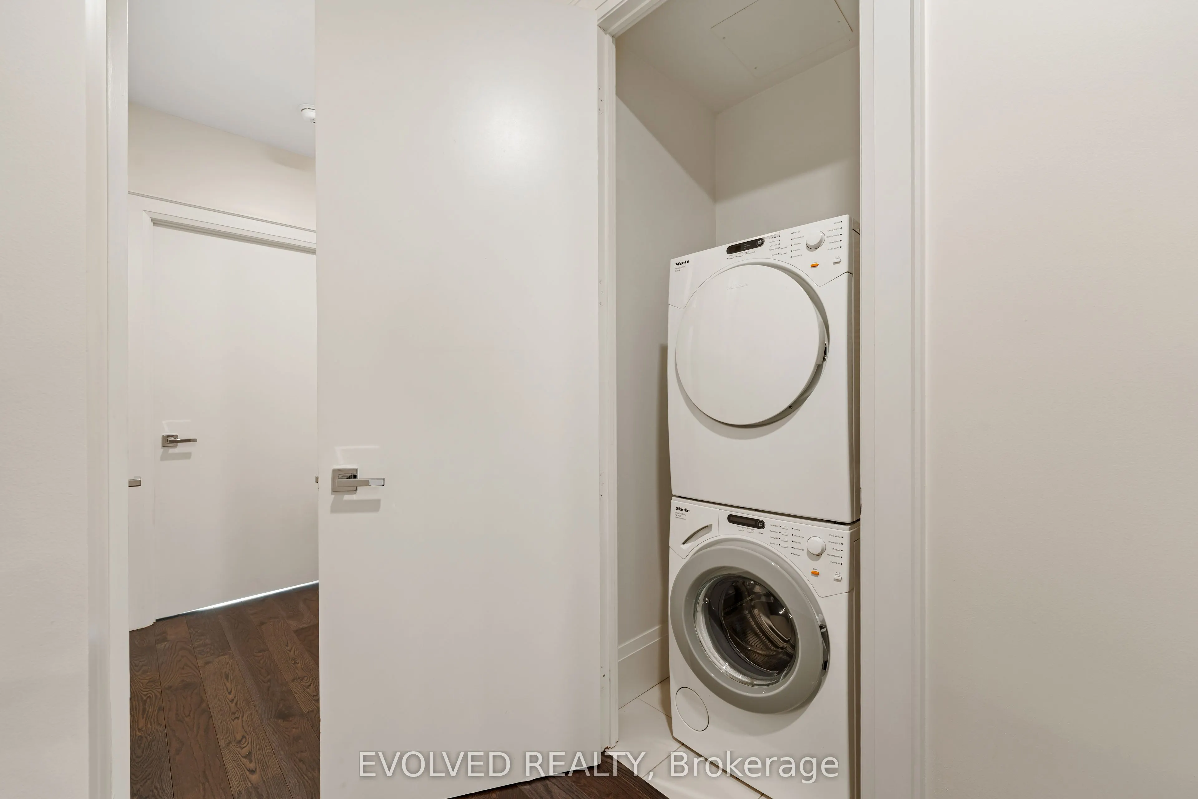 29 Queens Quay E, #110