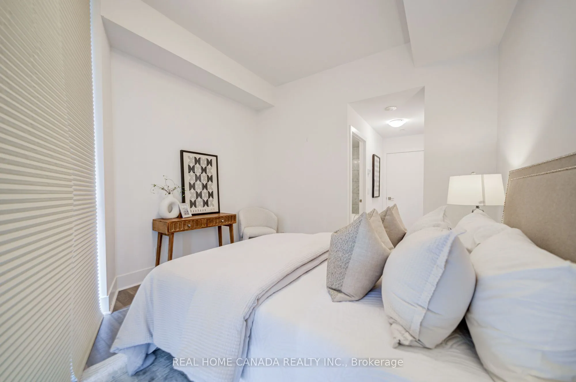 32 Davenport Road, #2608