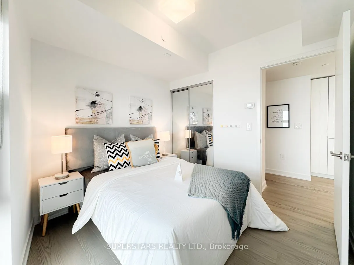 11 Wellesley Street W, #3105