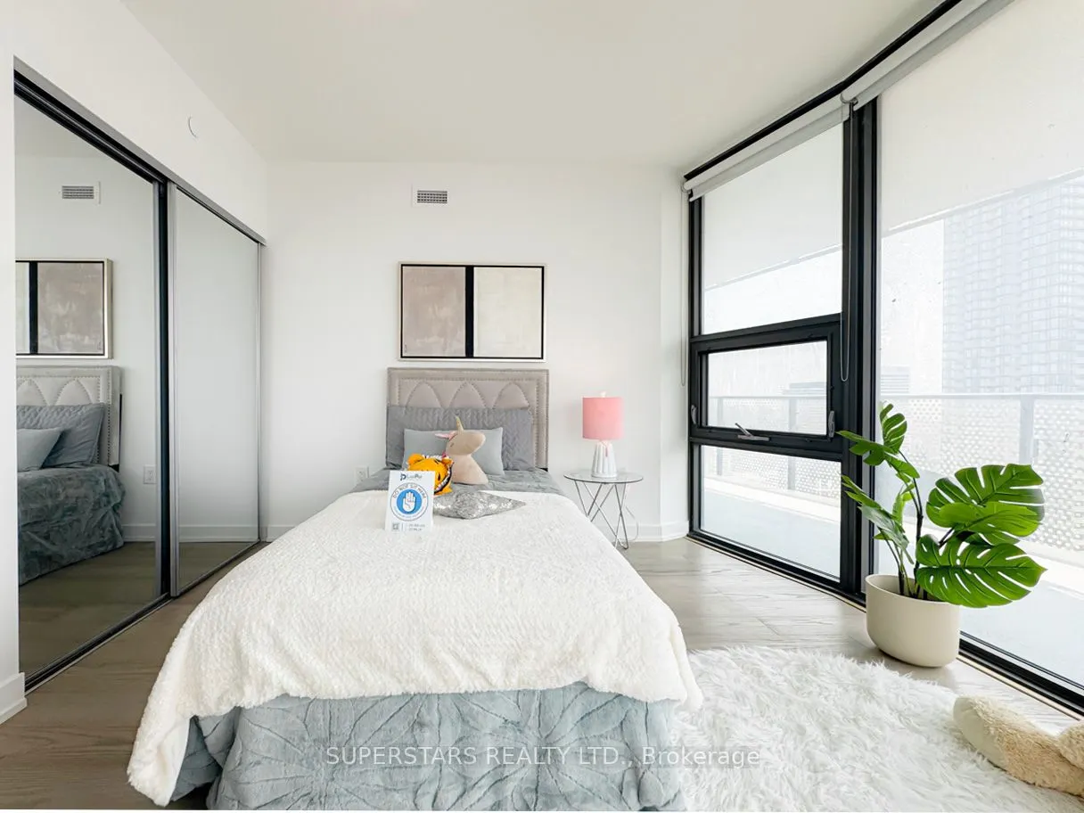 11 Wellesley Street W, #3105