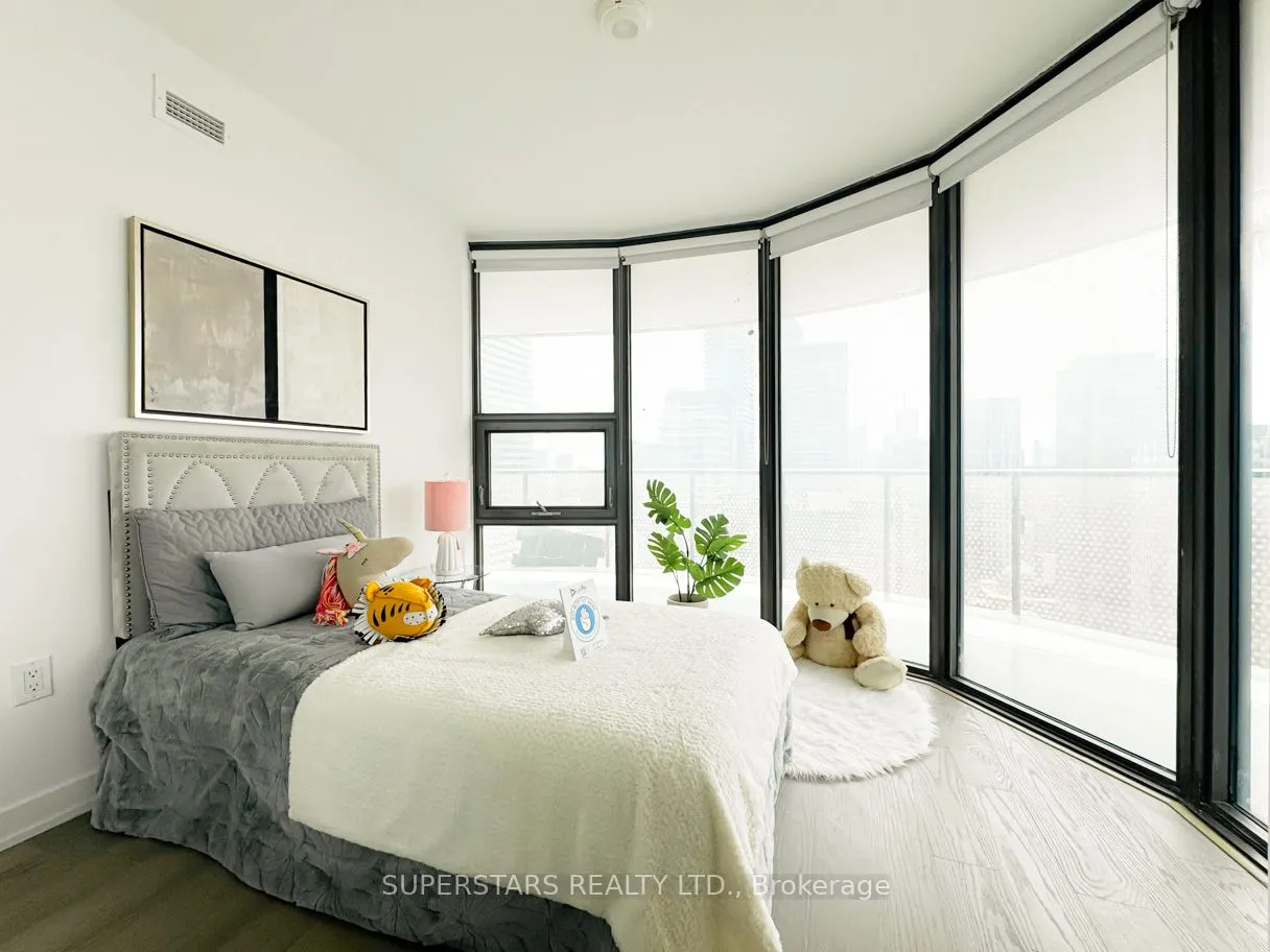 11 Wellesley Street W, #3105