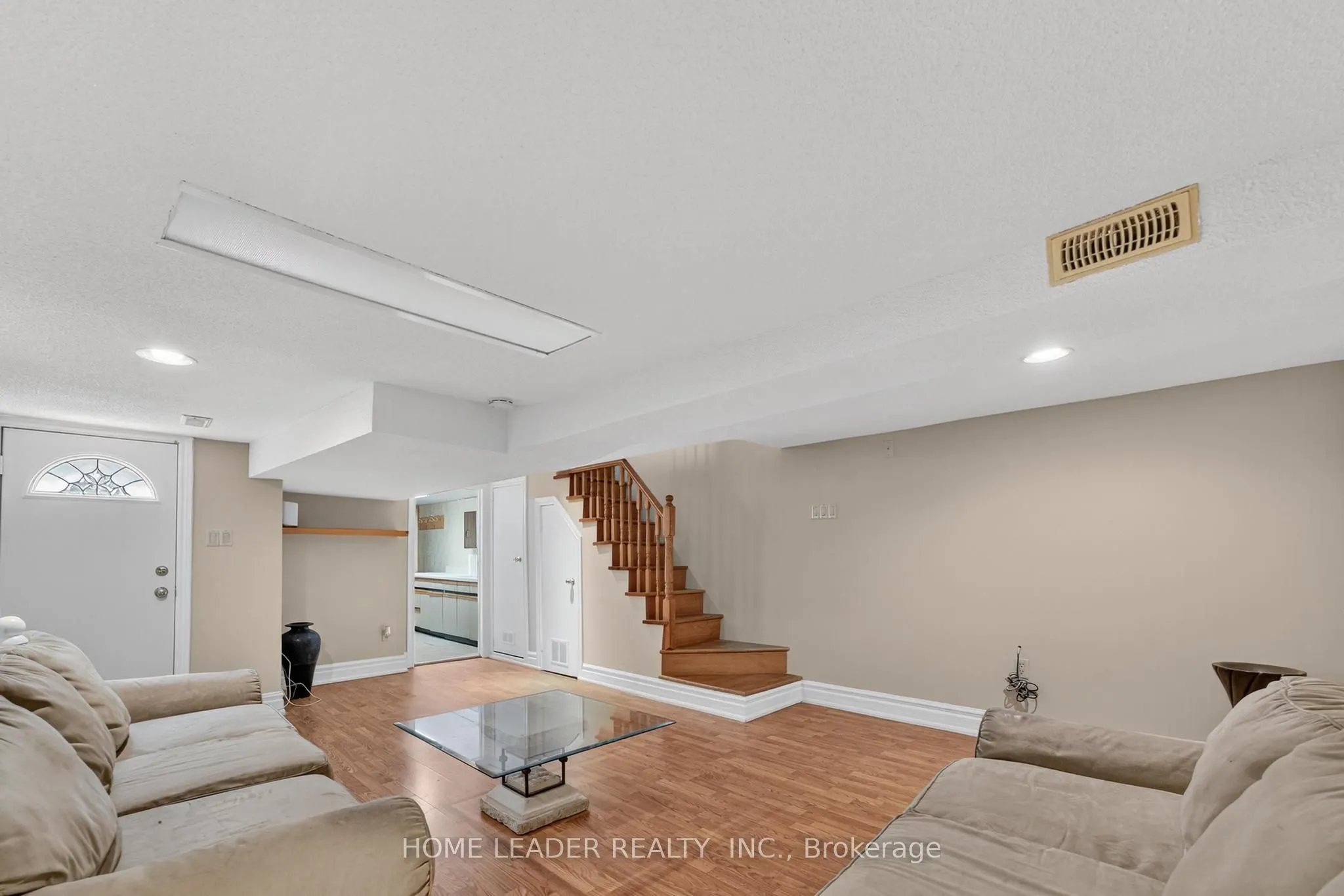 5 Lindsey Avenue