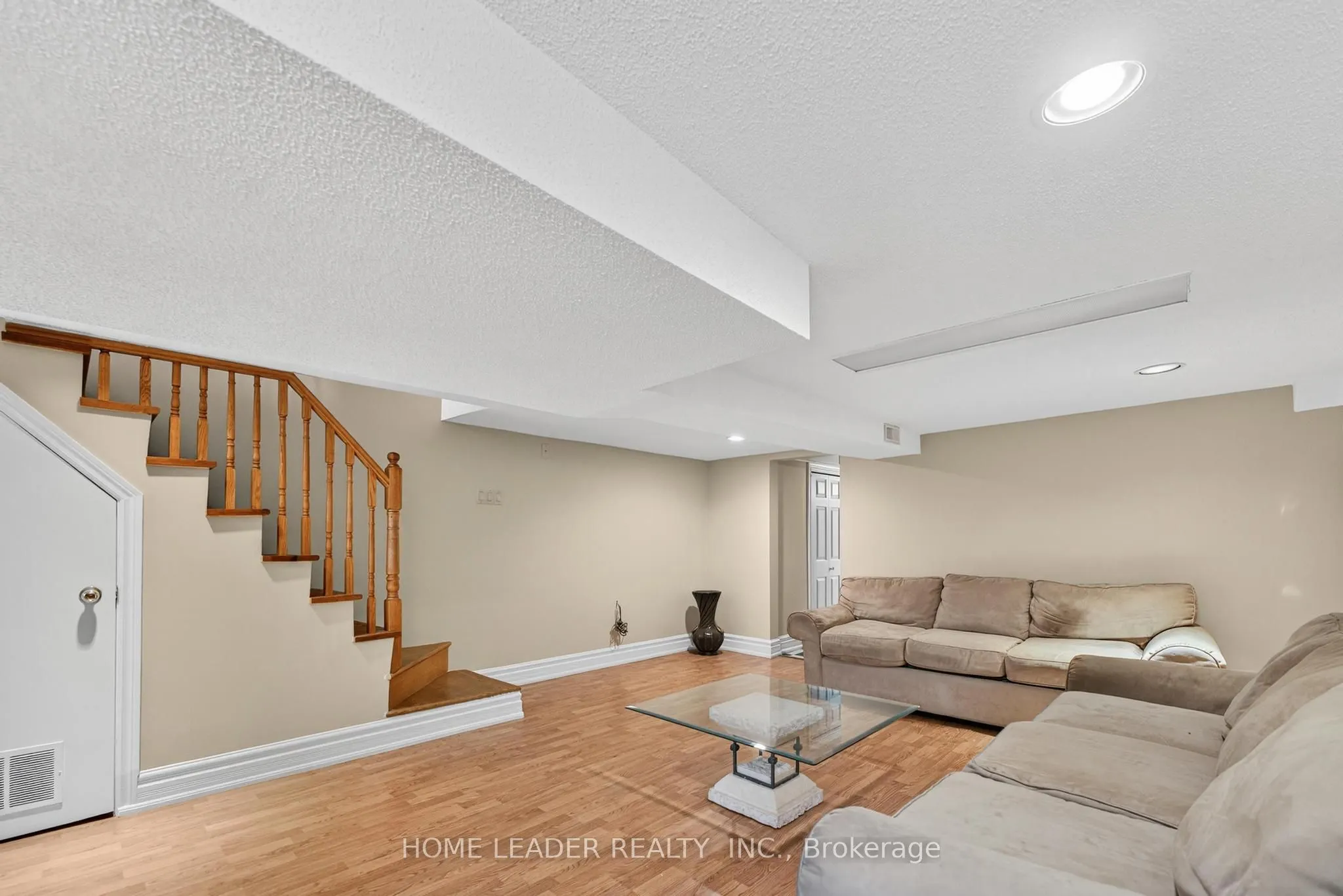 5 Lindsey Avenue