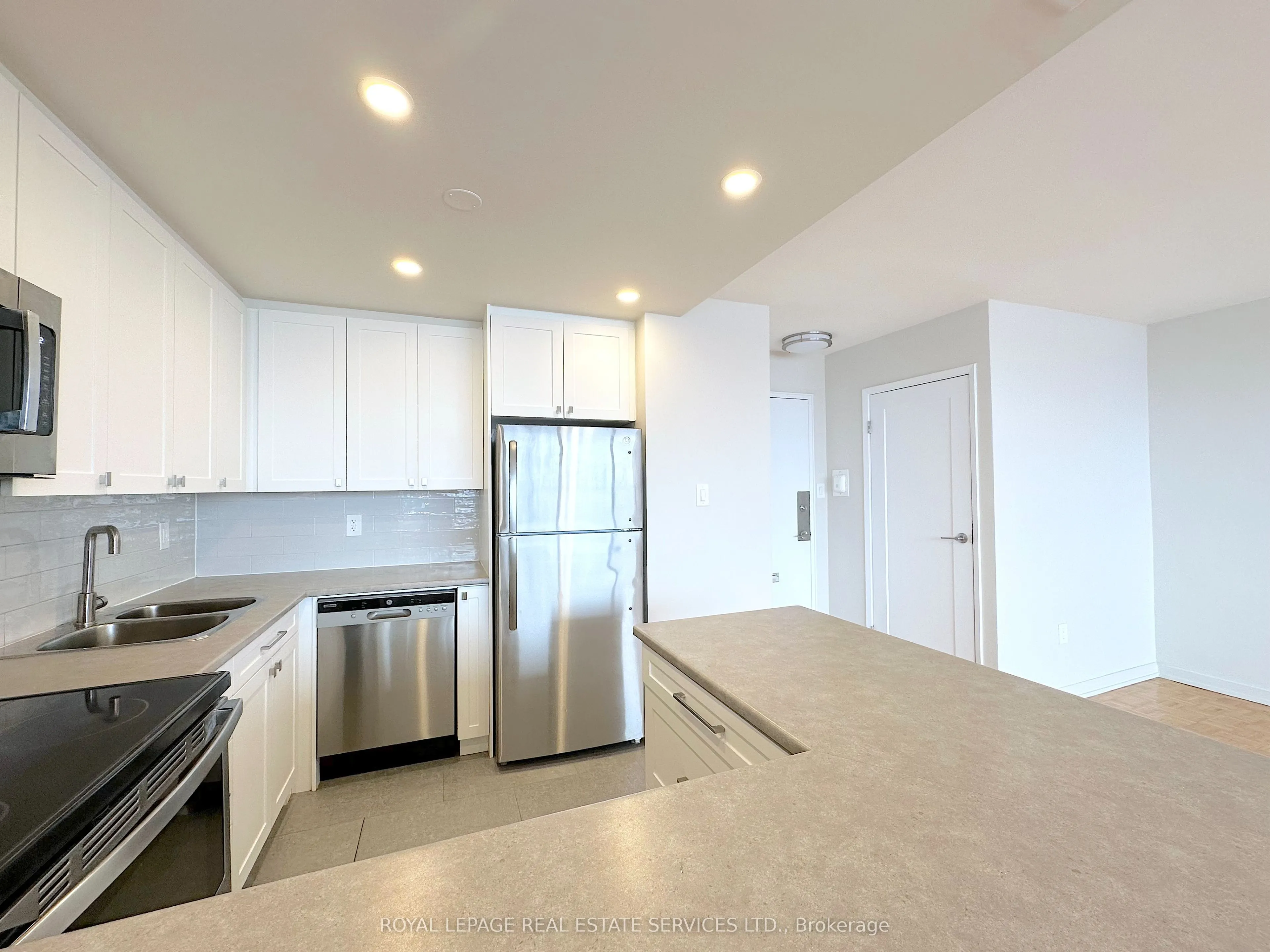 12 Rockford Road, #210