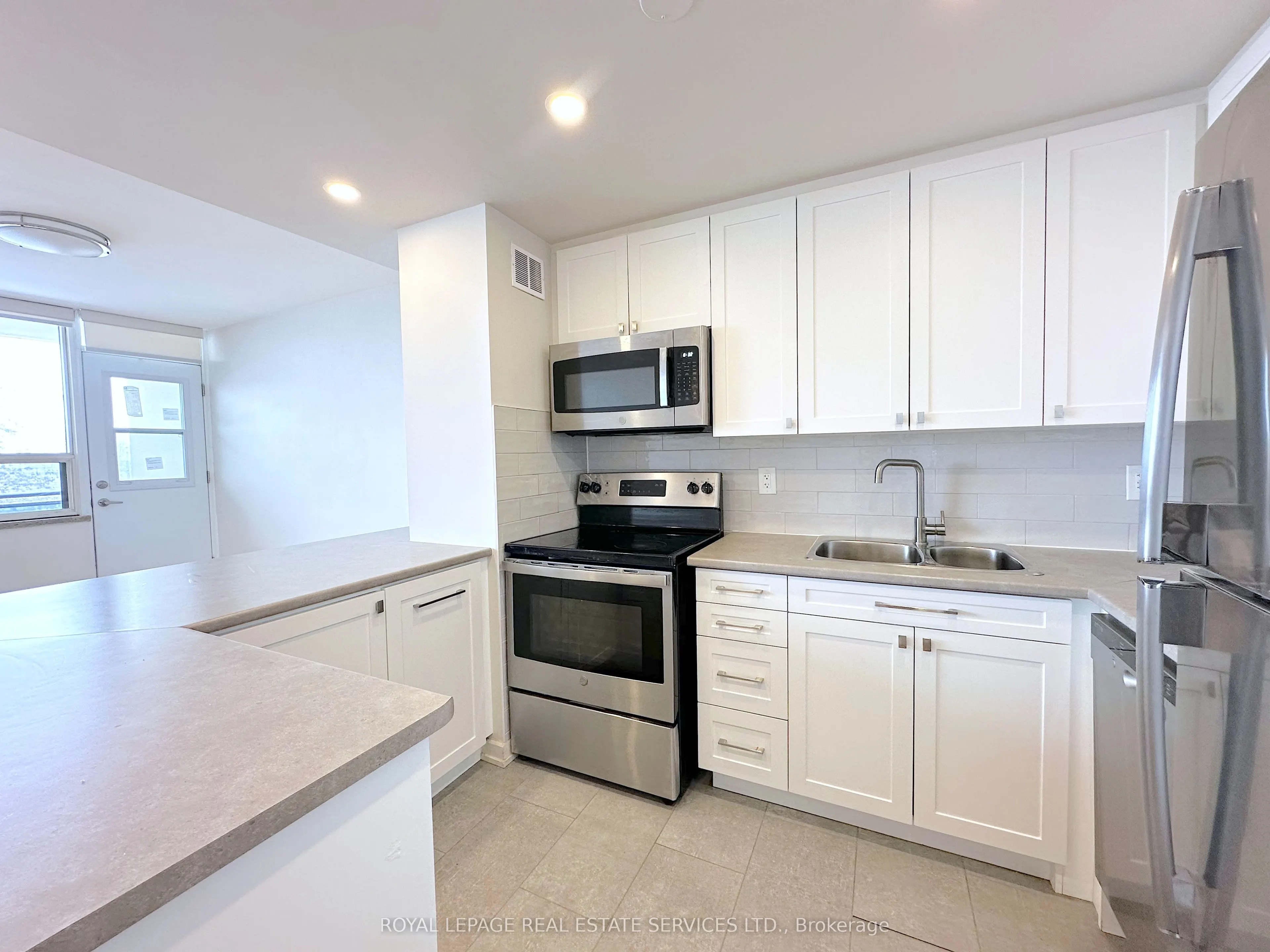 12 Rockford Road, #210