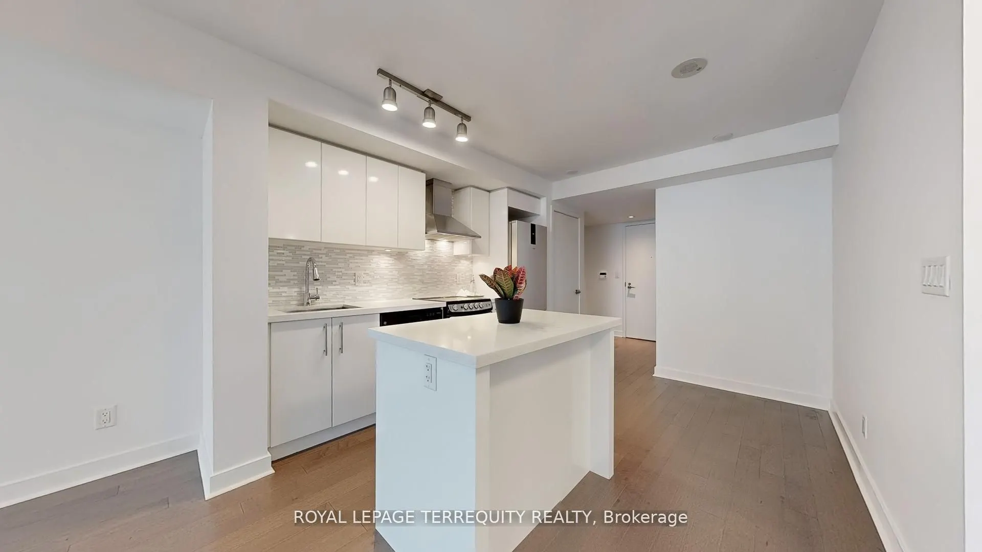 58 Orchard View Boulevard, #705