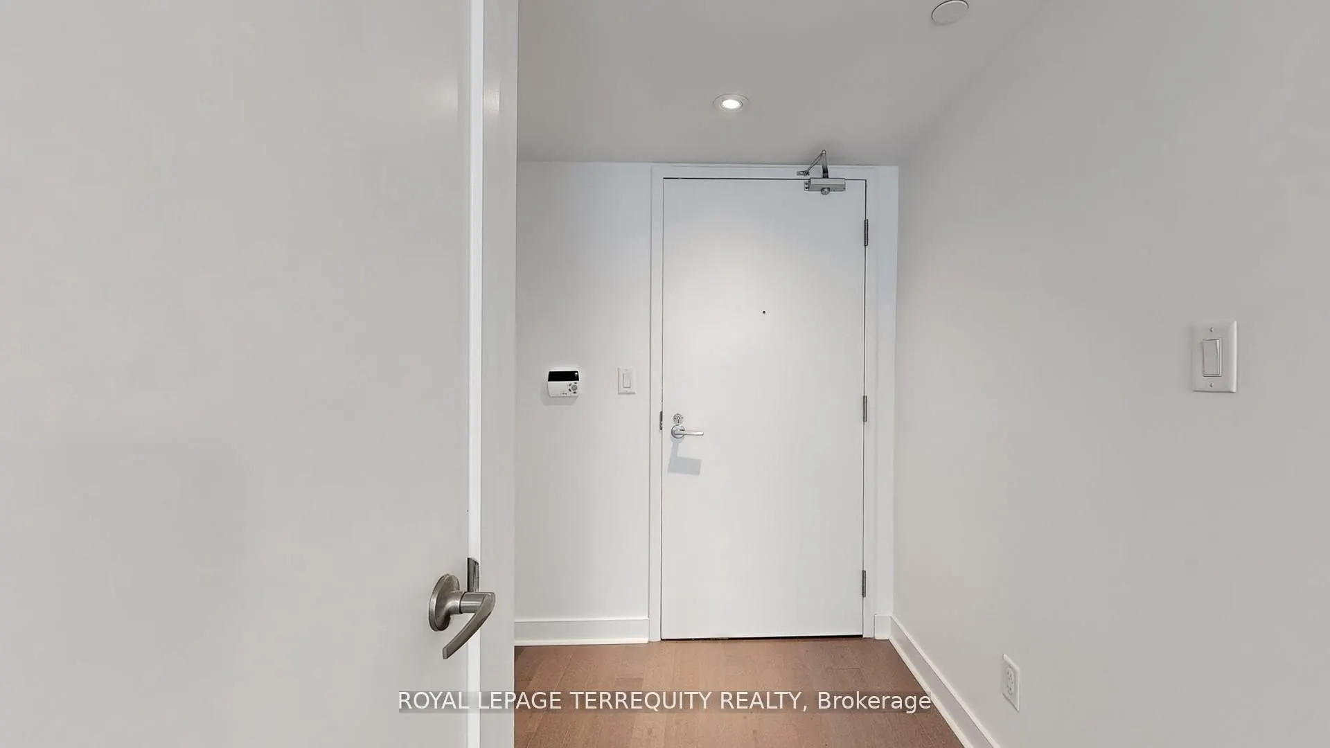 58 Orchard View Boulevard, #705