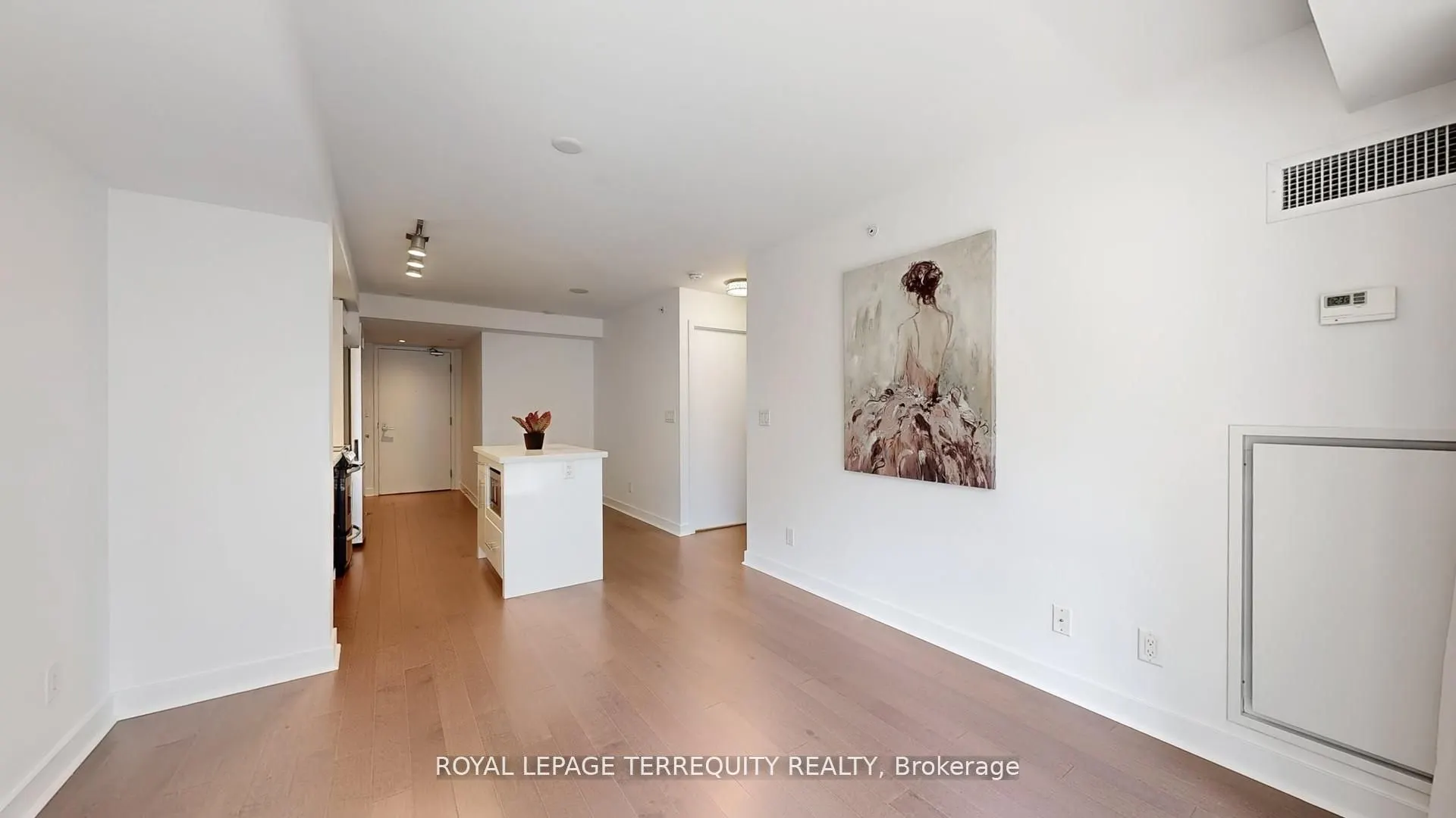 58 Orchard View Boulevard, #705