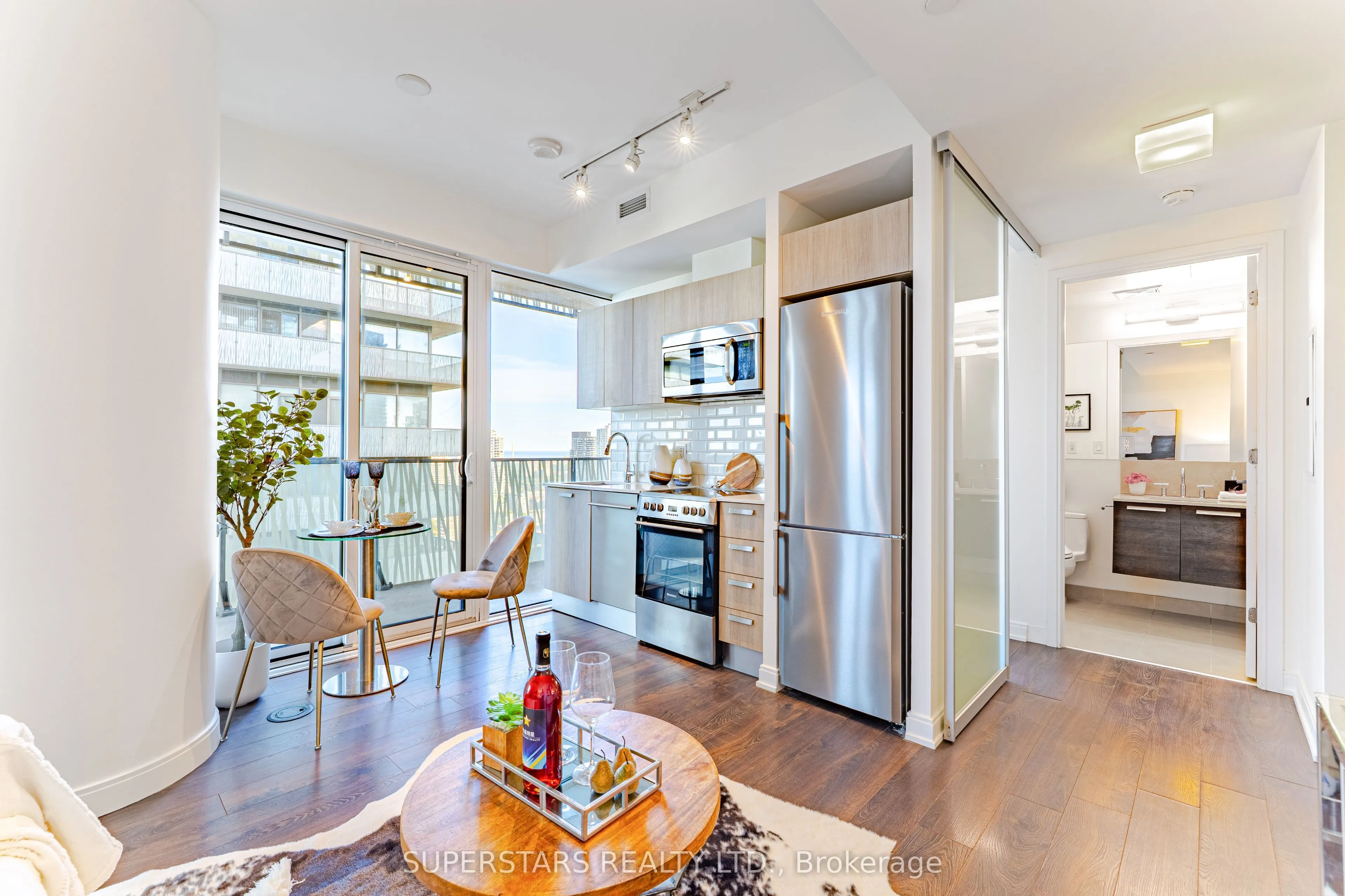 42 Charles Street E, #3001